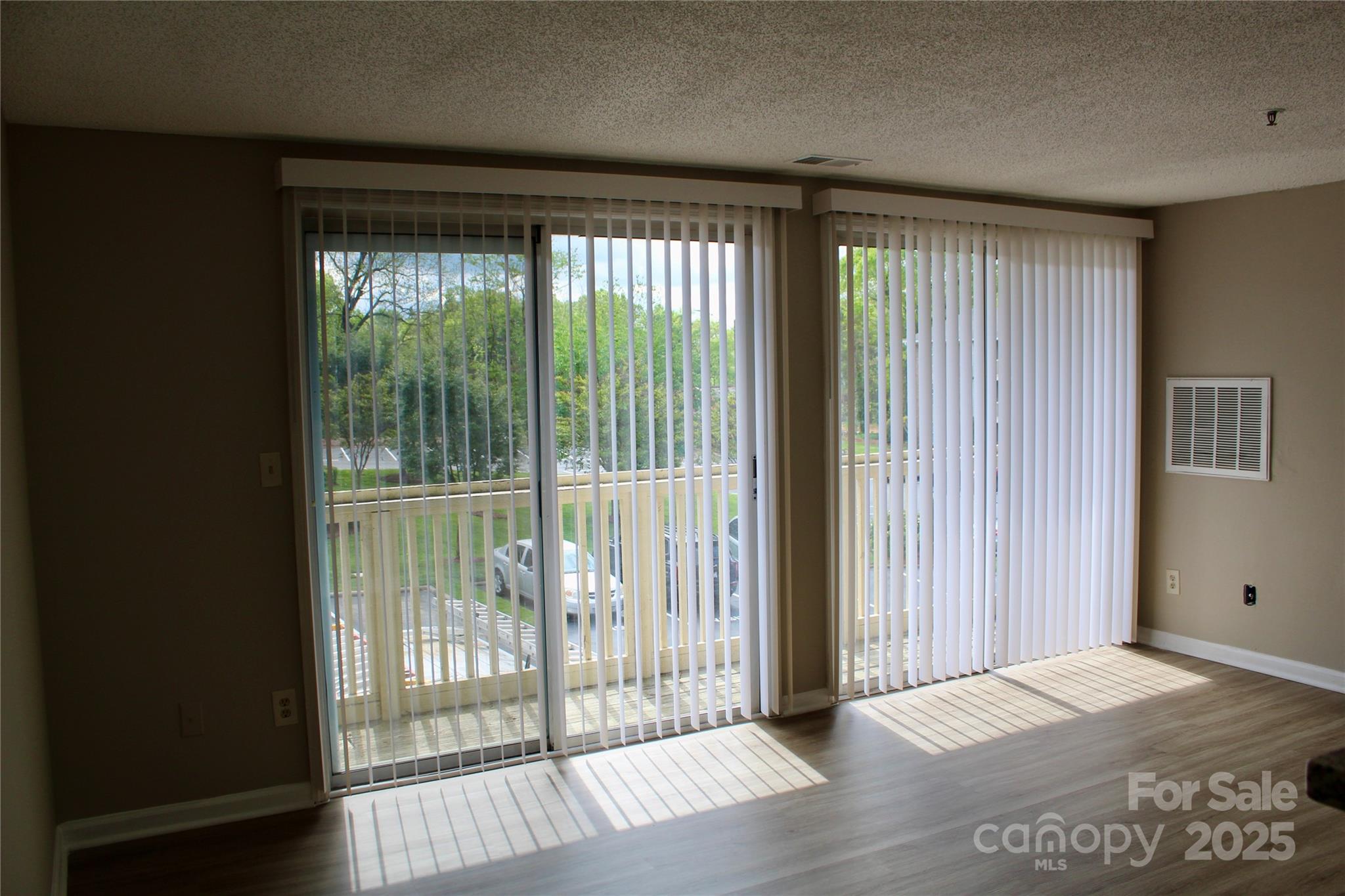 1604 Arlyn Circle E Property Photo 2