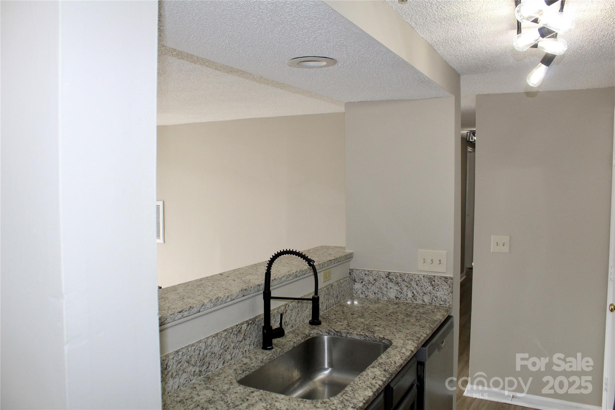 1604 Arlyn Circle E Property Photo 5