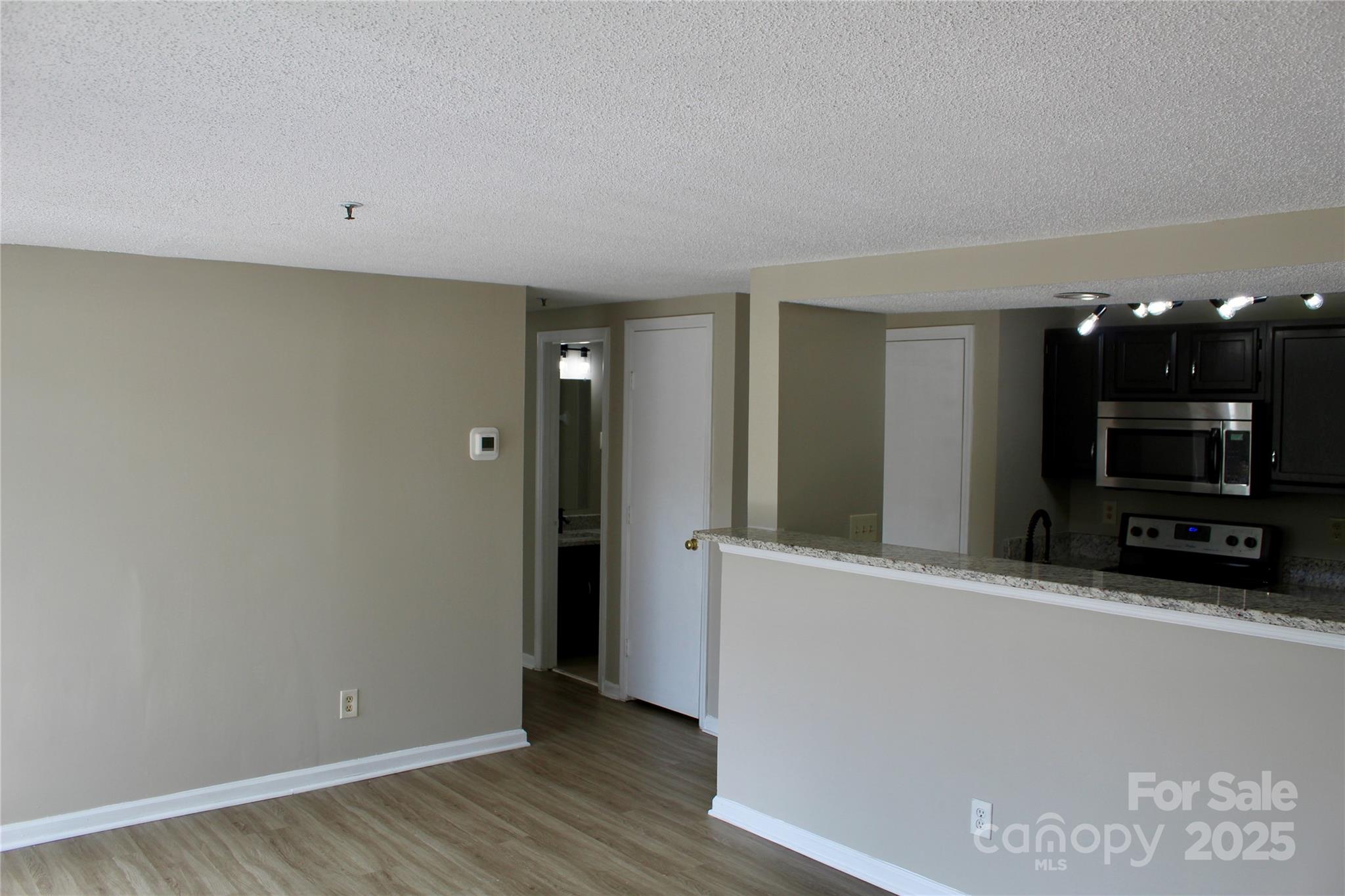 1604 Arlyn Circle E Property Photo 6