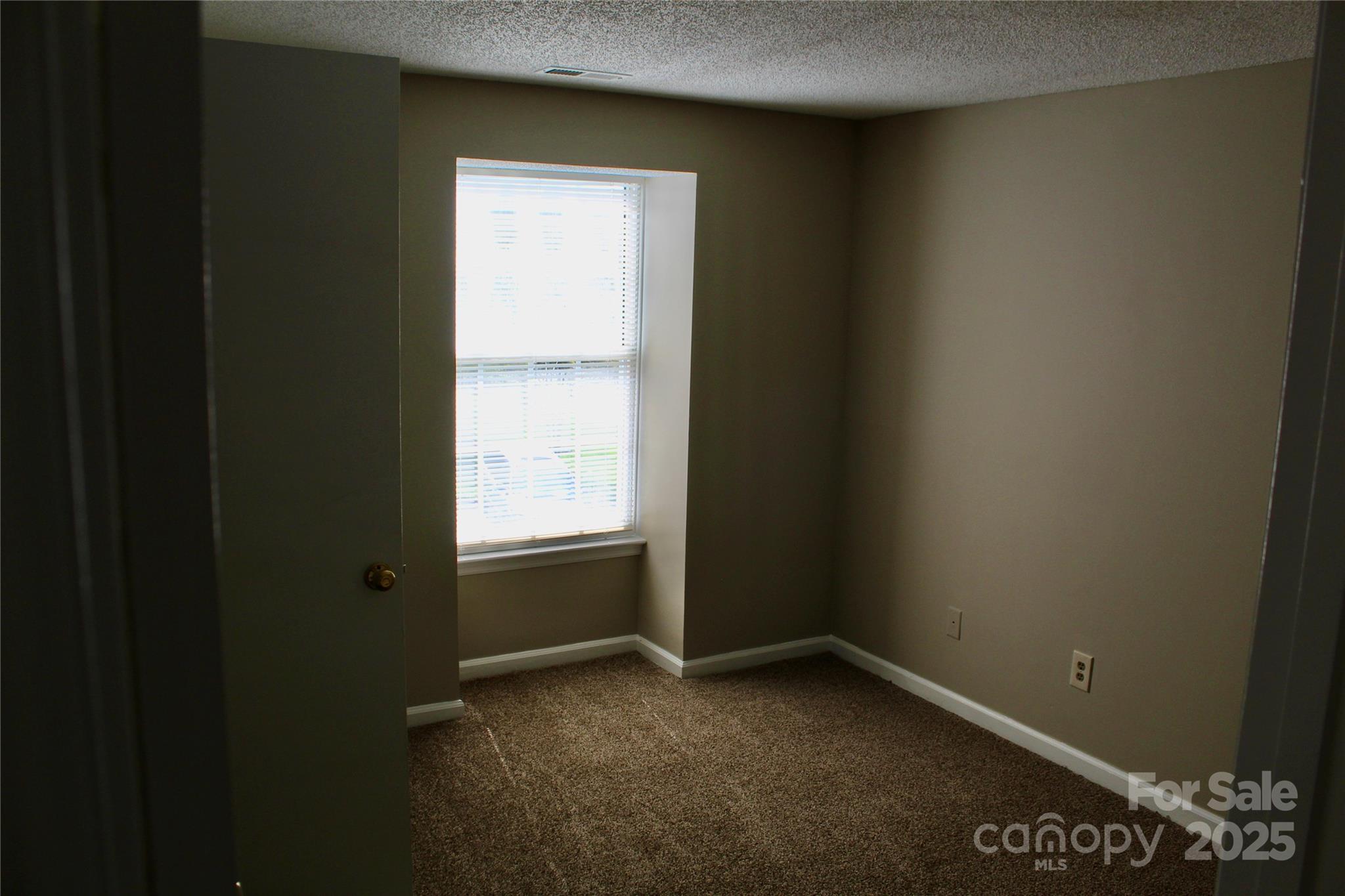 1604 Arlyn Circle E Property Photo 9