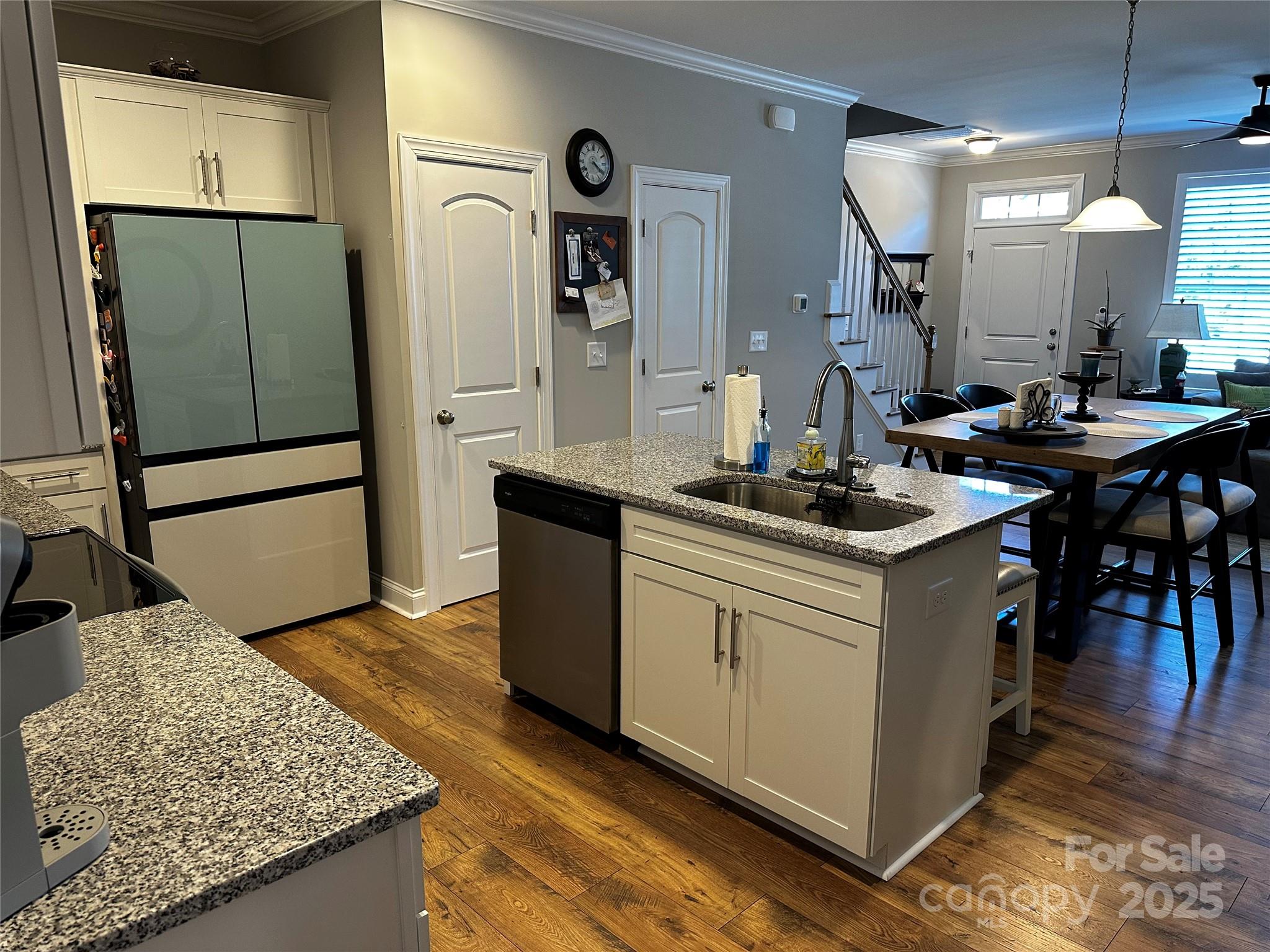 110 W Pine Street Property Photo 4