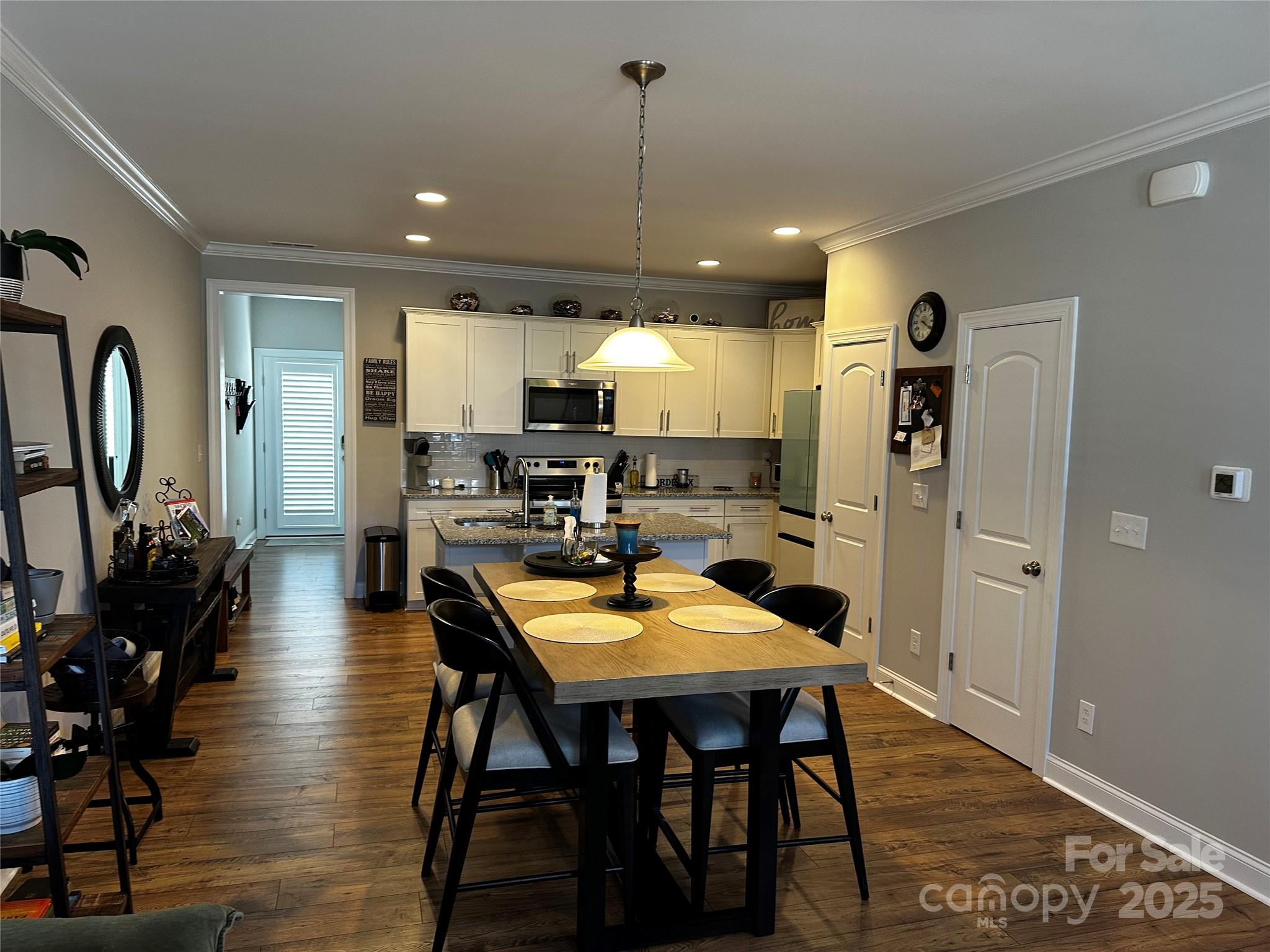 110 W Pine Street Property Photo 8