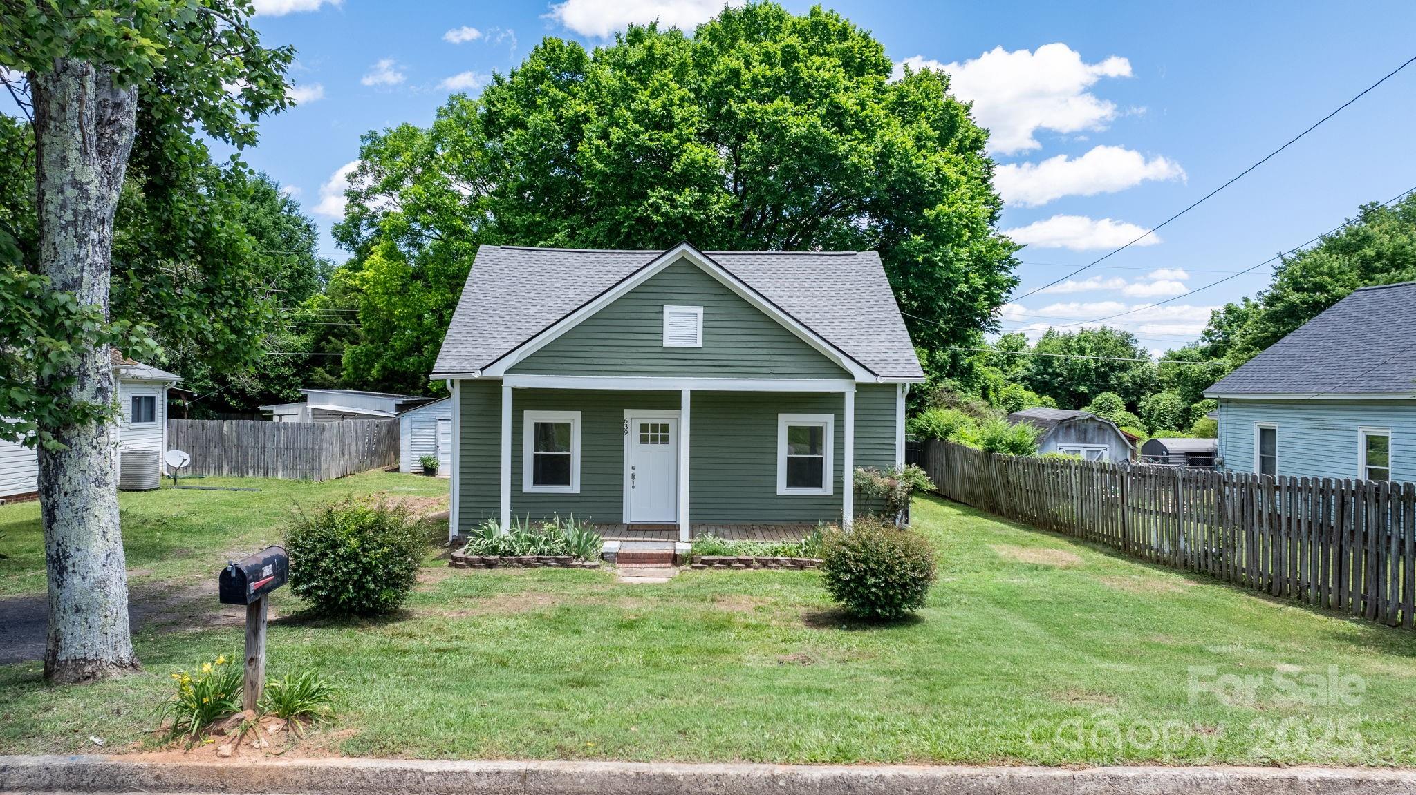 639 S Eastway Drive Property Photo 1
