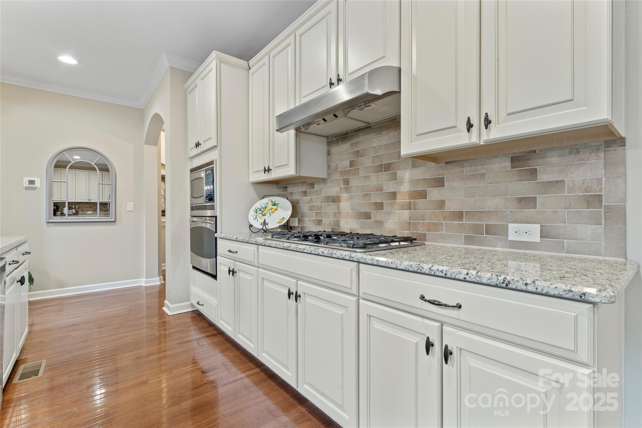 10620 Euclid Avenue Property Photo 9