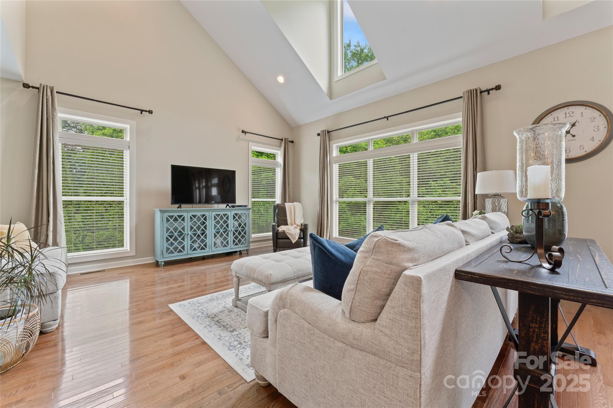 10620 Euclid Avenue Property Photo 13