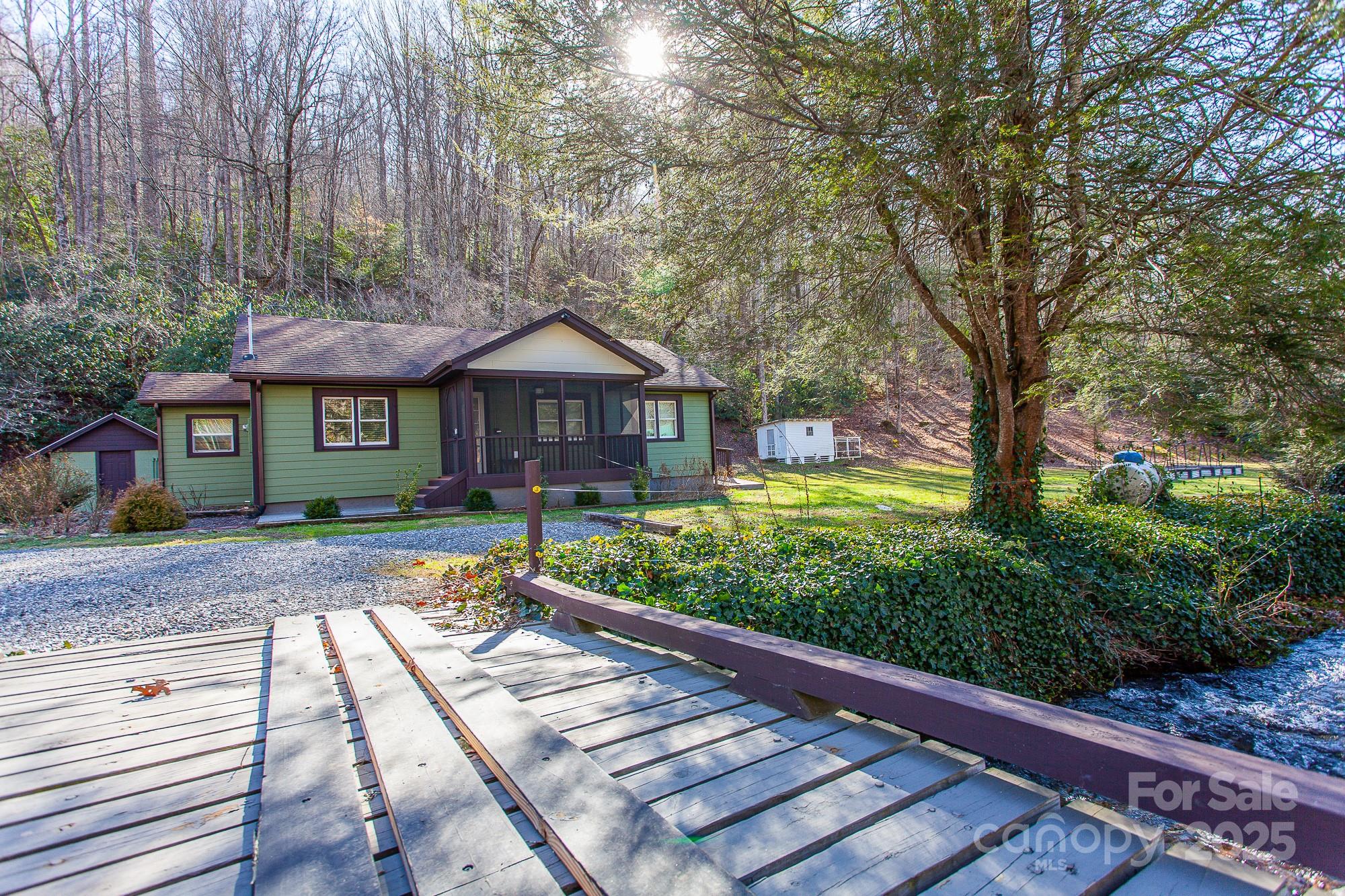 7150 Yellow Creek Road Property Photo 1