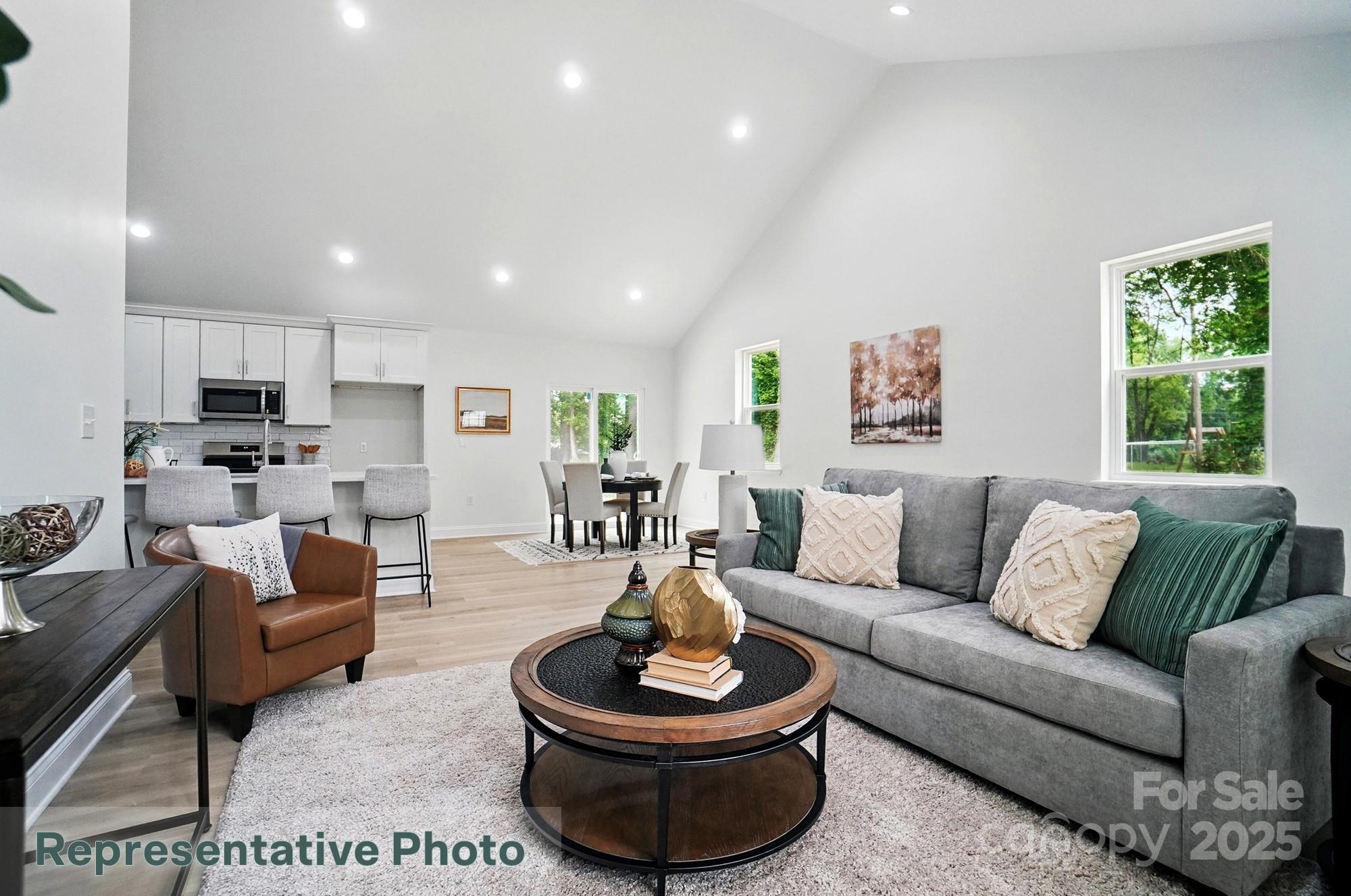 2116a Glenwood Street A Property Photo 3