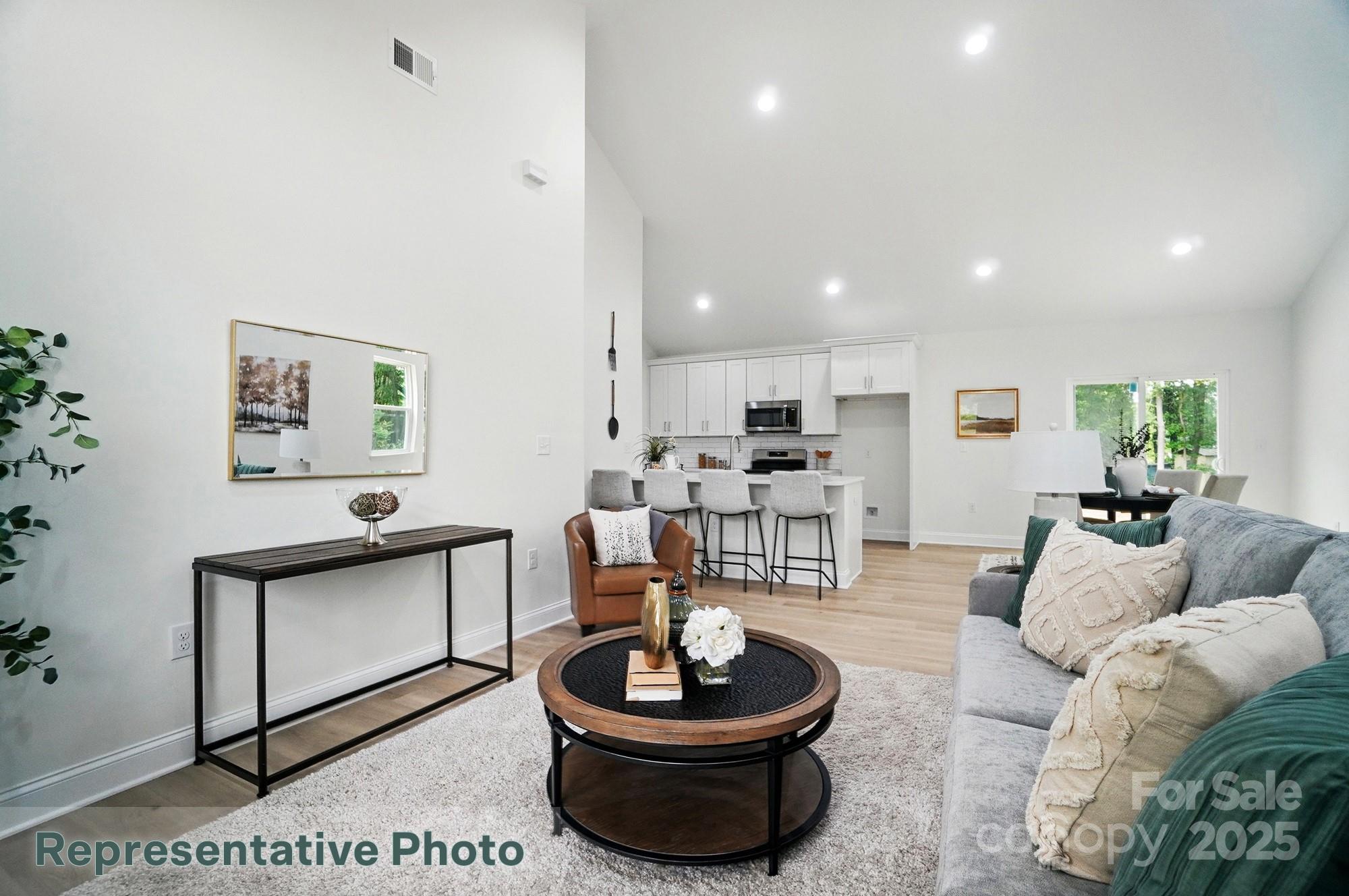 2116a Glenwood Street A Property Photo 4