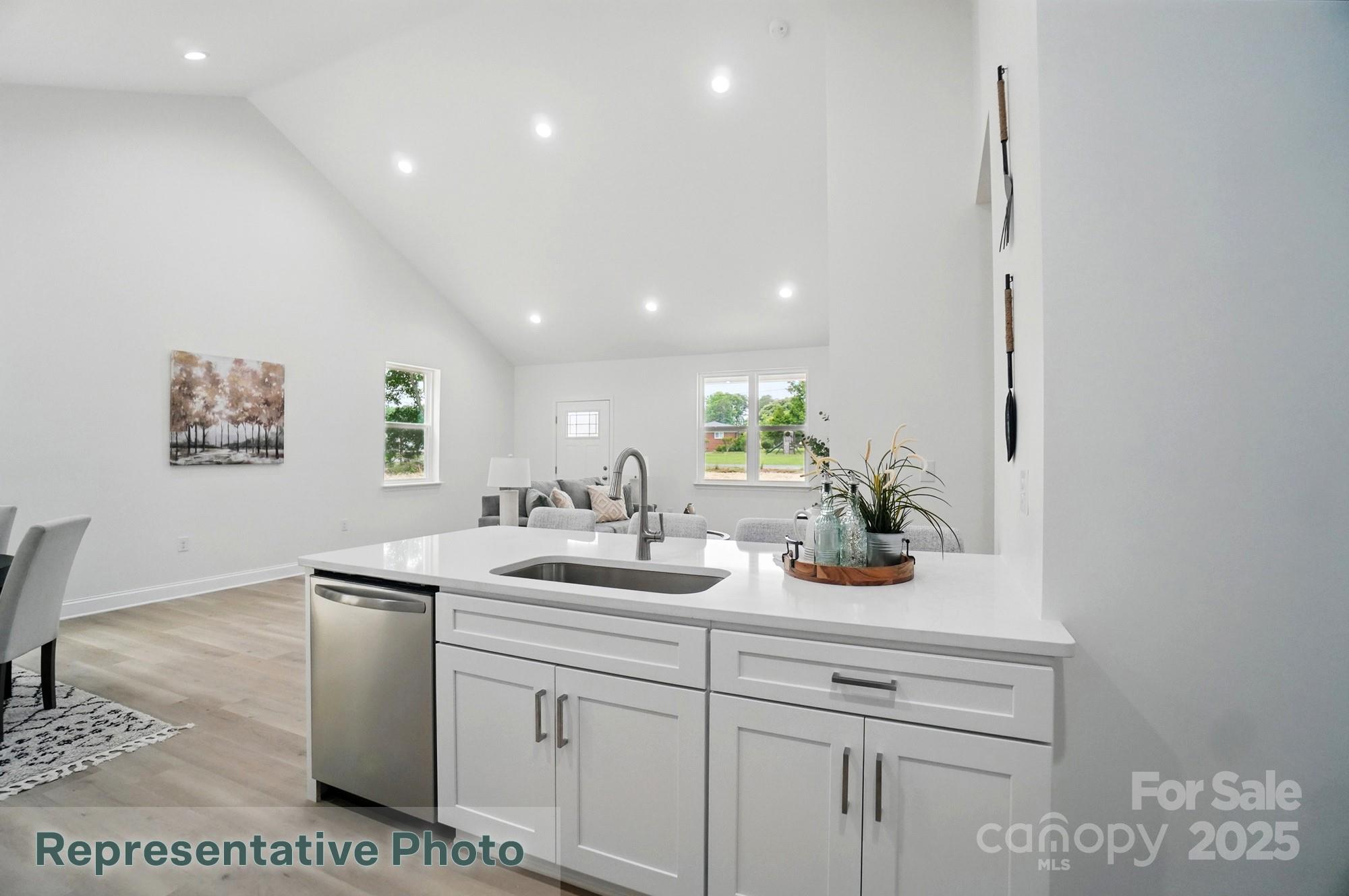 2116a Glenwood Street A Property Photo 6