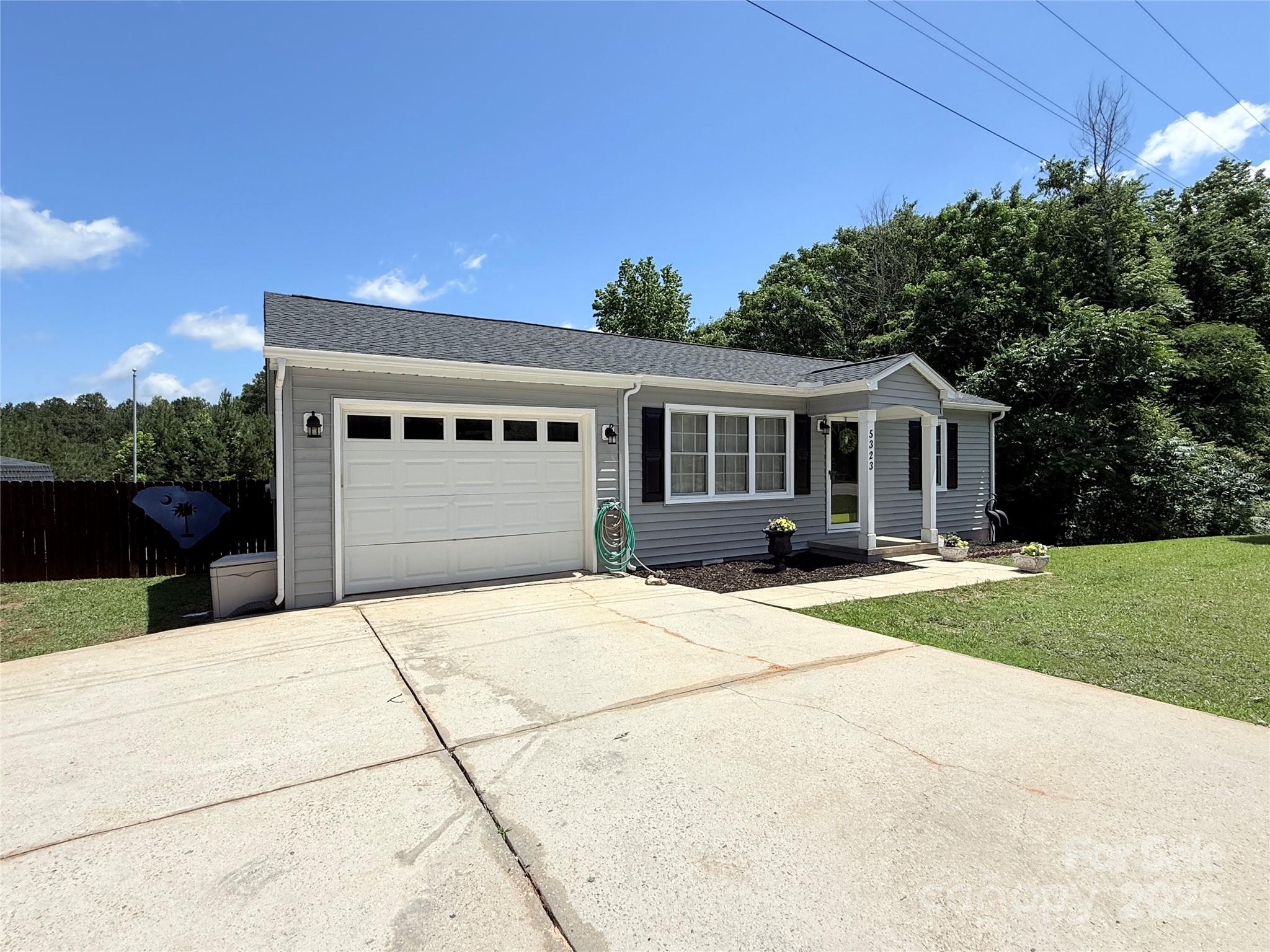 5323 Flat Creek Road Property Photo 1