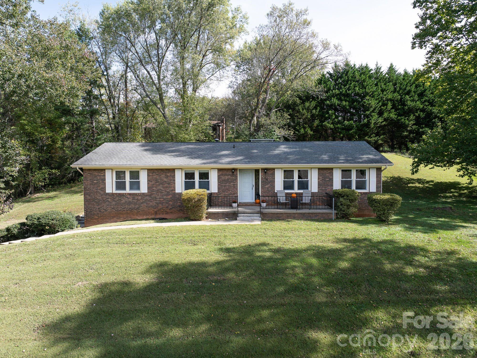 16 Sun Valley Court Property Photo 1