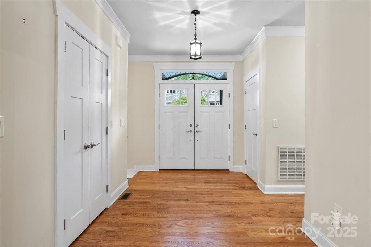 311 Carriage Crest Drive Property Photo 7