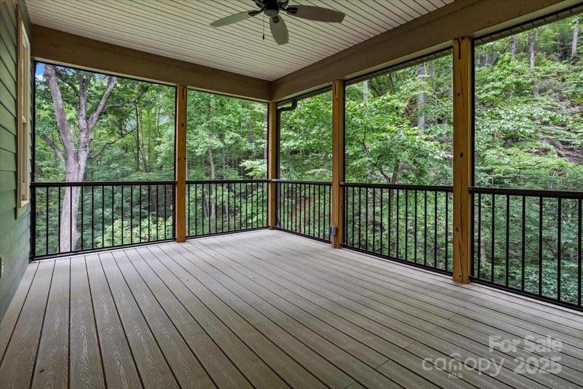 311 Carriage Crest Drive Property Photo 13