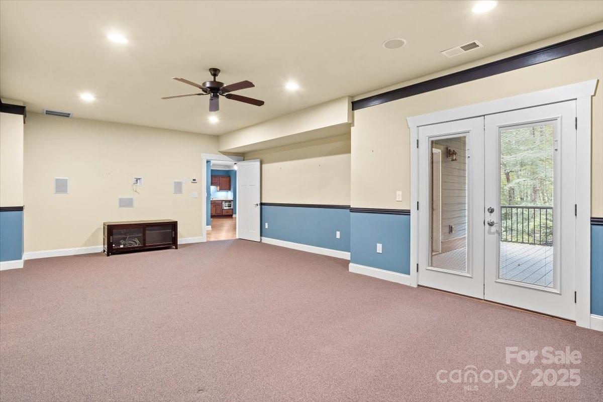 311 Carriage Crest Drive Property Photo 31