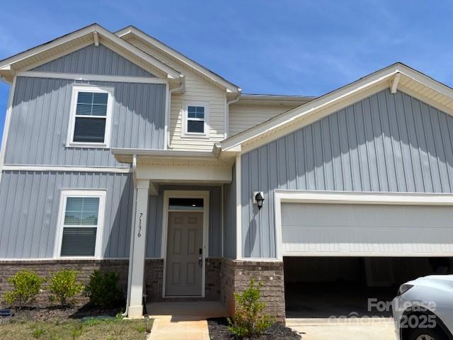 7136 Maple Run Circle Property Photo 1