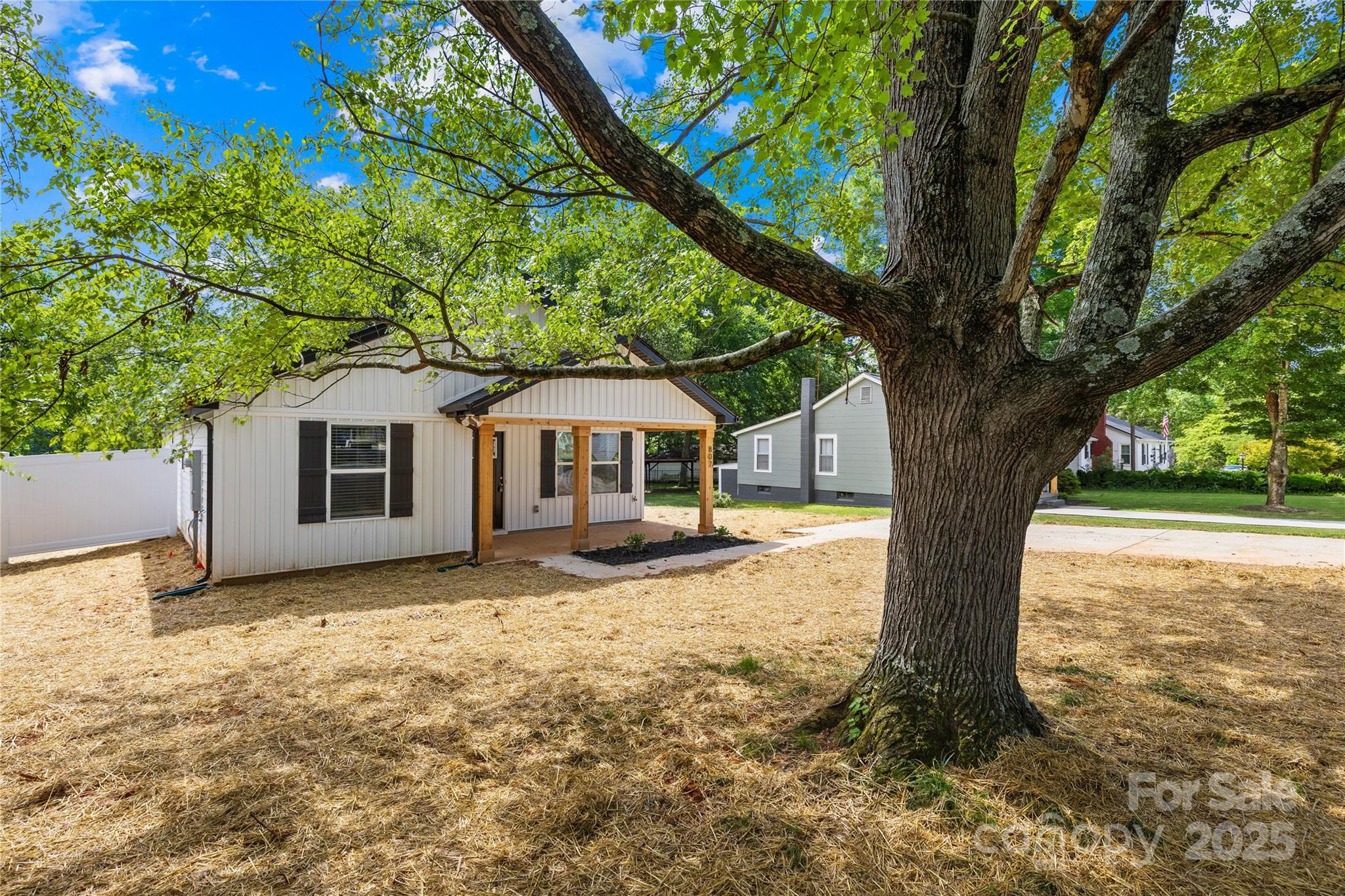807 S Bostian Street Property Photo 20