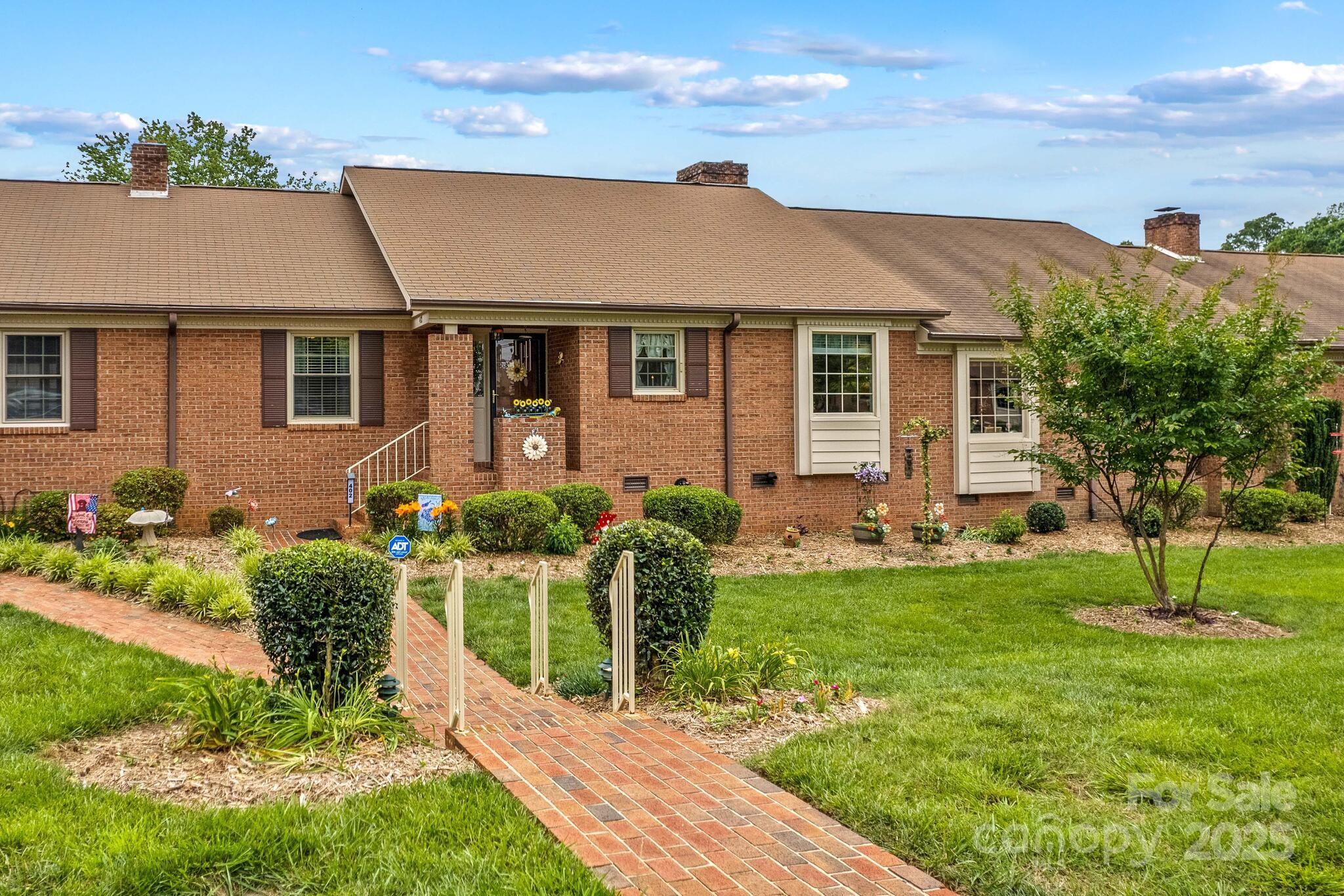 402 Swaim Court Property Photo 4