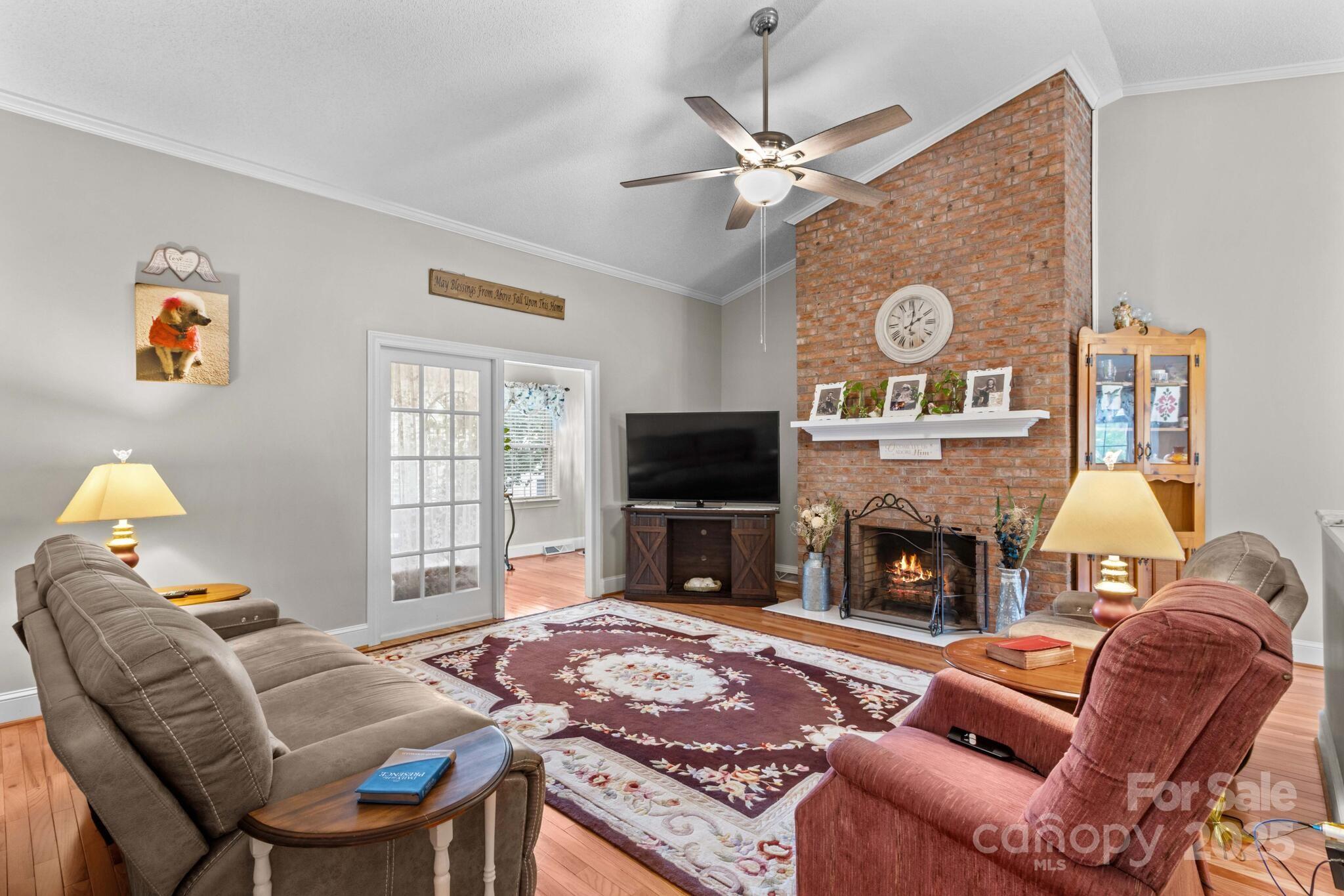 402 Swaim Court Property Photo 8