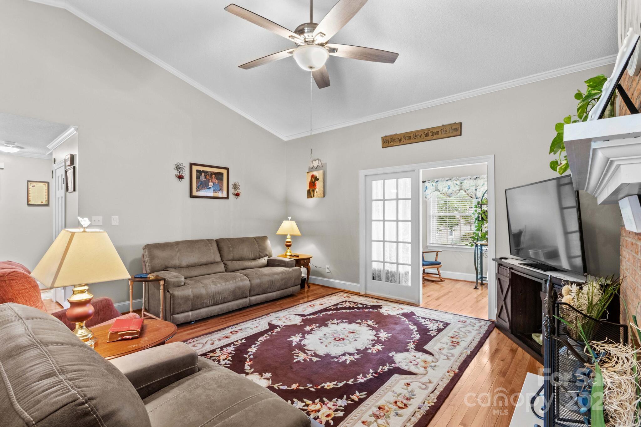 402 Swaim Court Property Photo 10