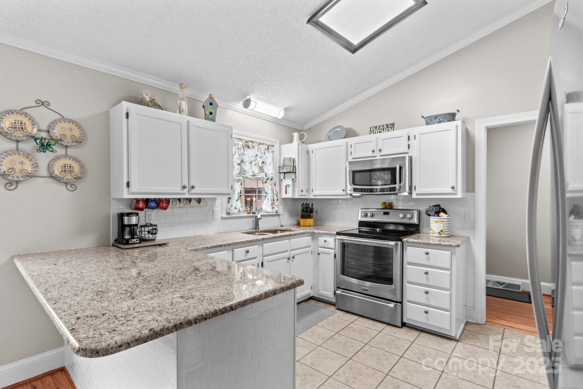 402 Swaim Court Property Photo 15