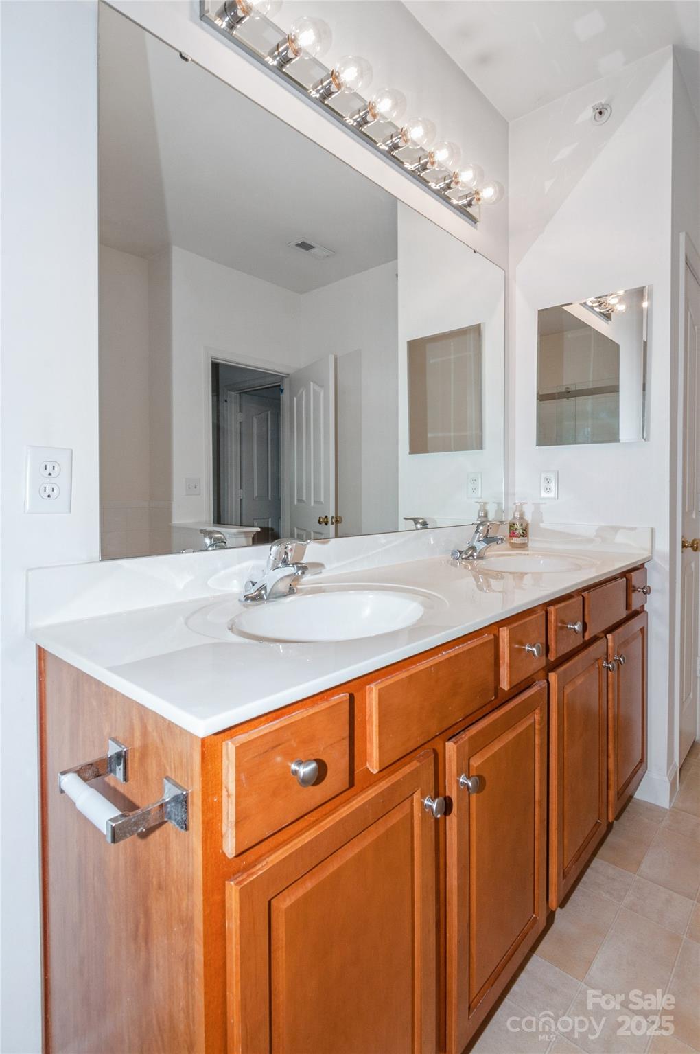 11863 Ridgeway Park Drive Property Photo 10