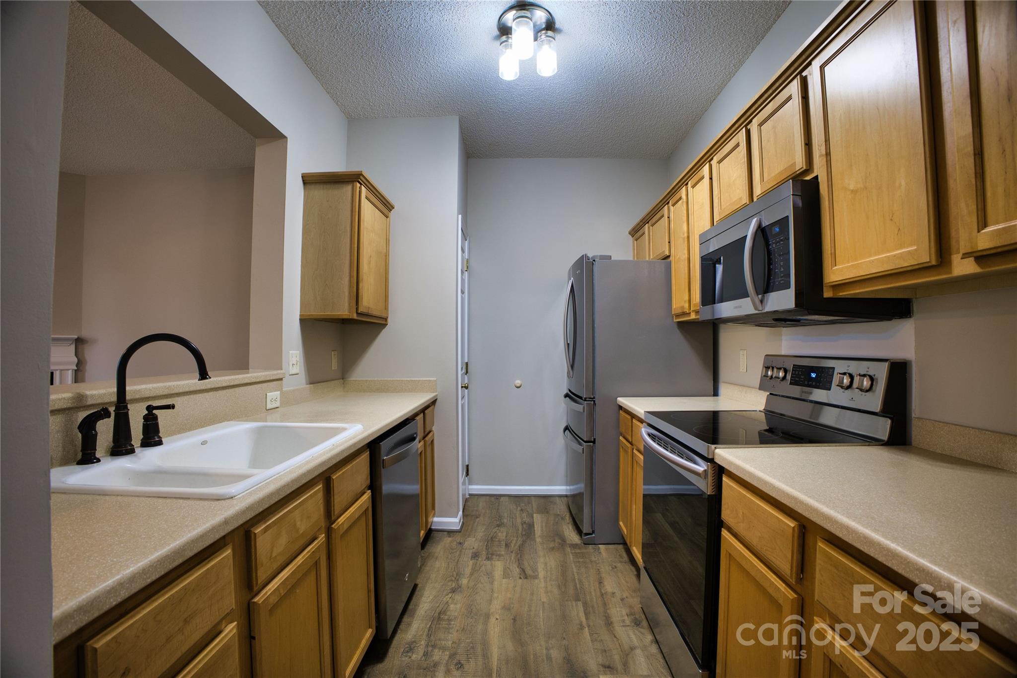4728 Cottage Oaks Drive Property Photo 5