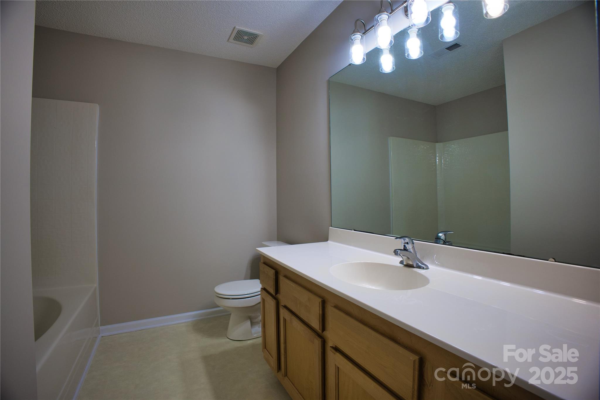 4728 Cottage Oaks Drive Property Photo 14