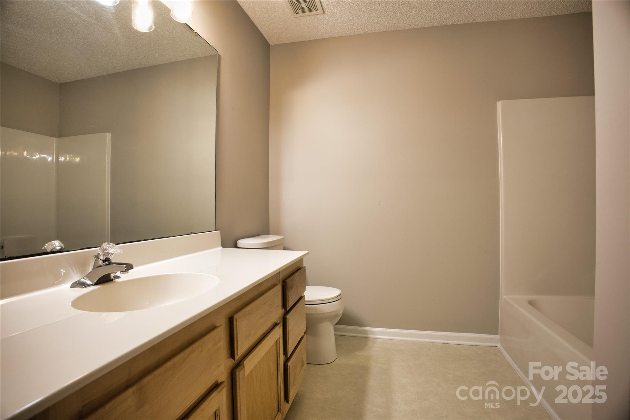 4728 Cottage Oaks Drive Property Photo 18