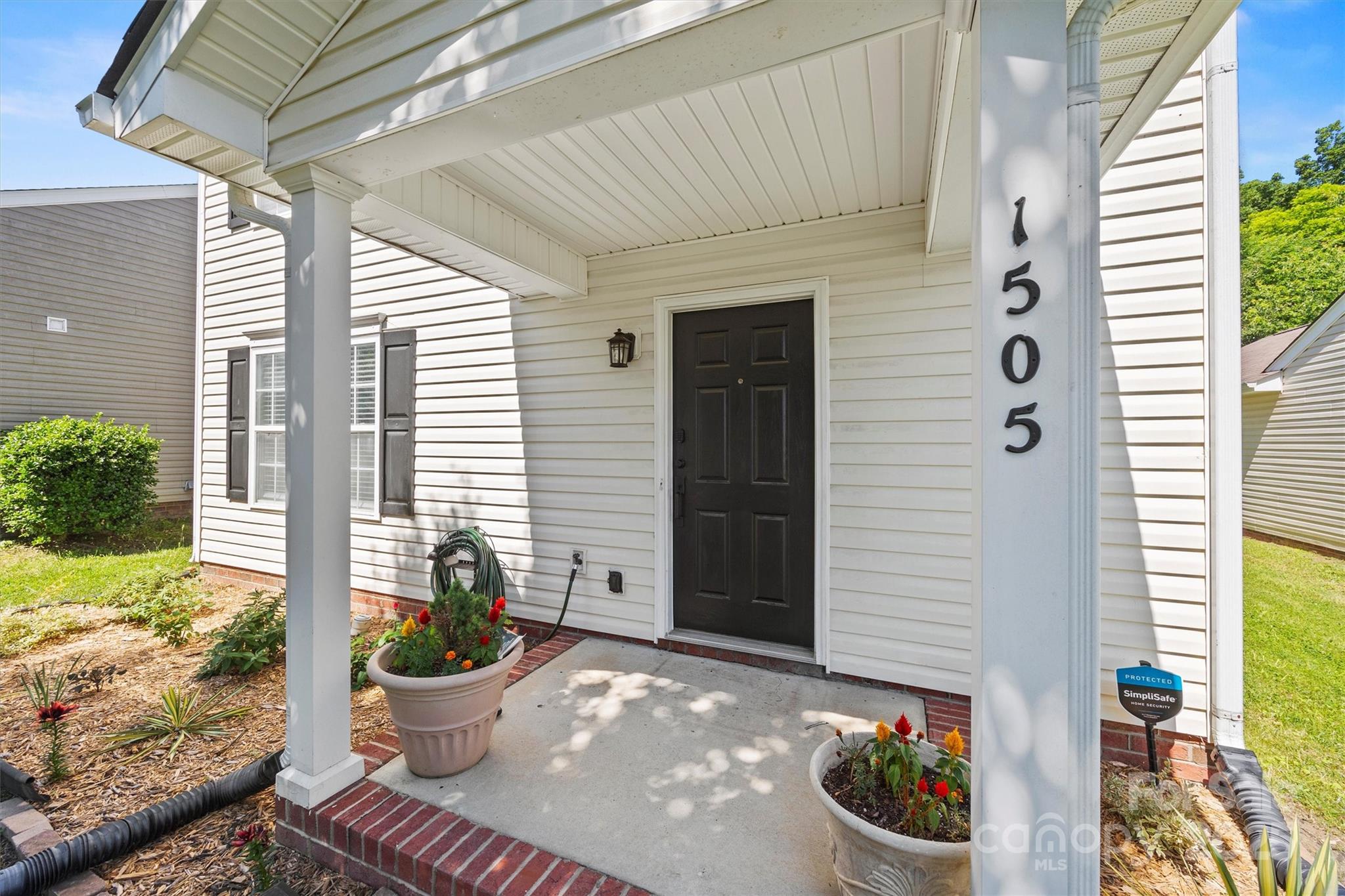 1505 Tuckers Glenn Drive Property Photo 3