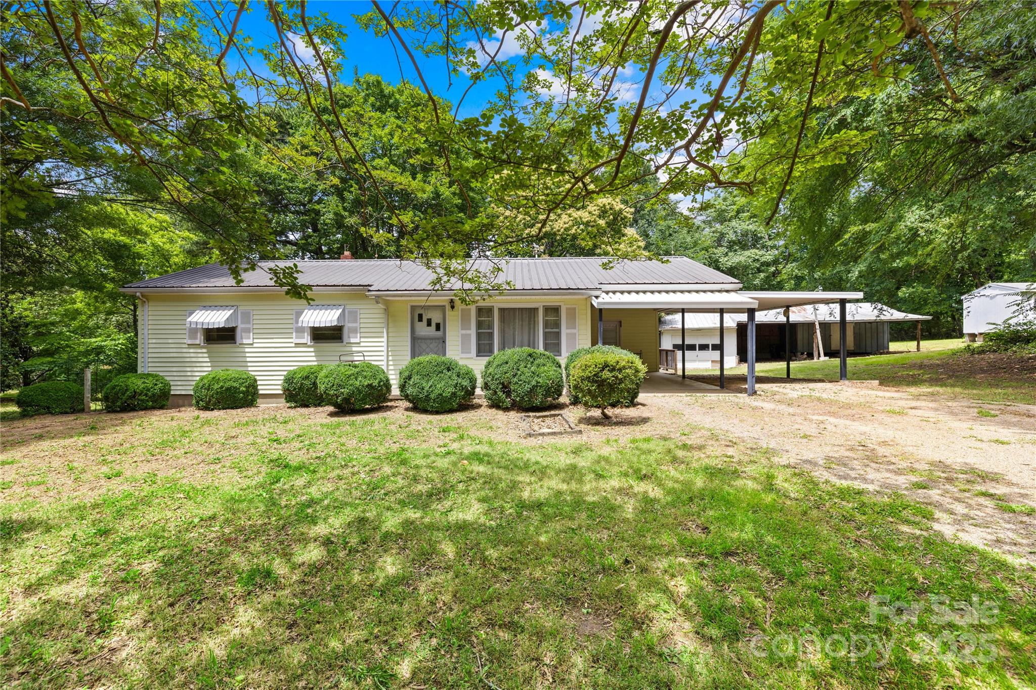 208 Lipe Road Property Photo 1