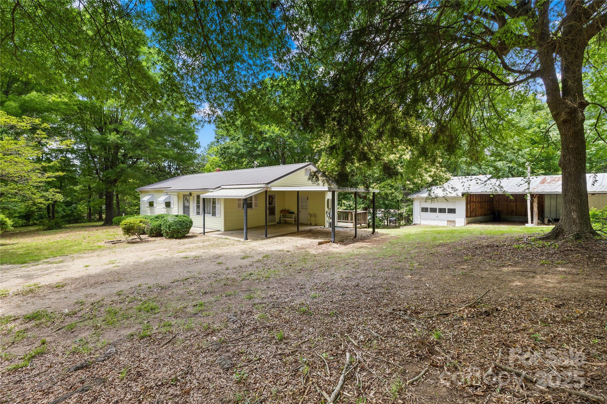 208 Lipe Road Property Photo 2