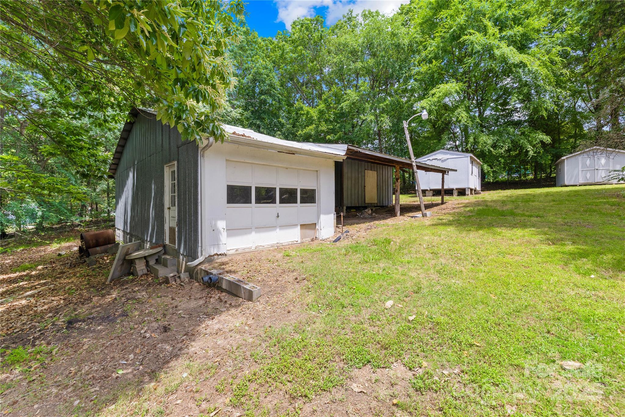 208 Lipe Road Property Photo 4