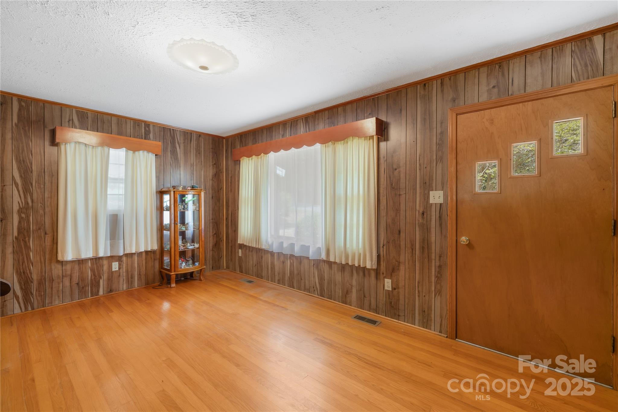 208 Lipe Road Property Photo 9