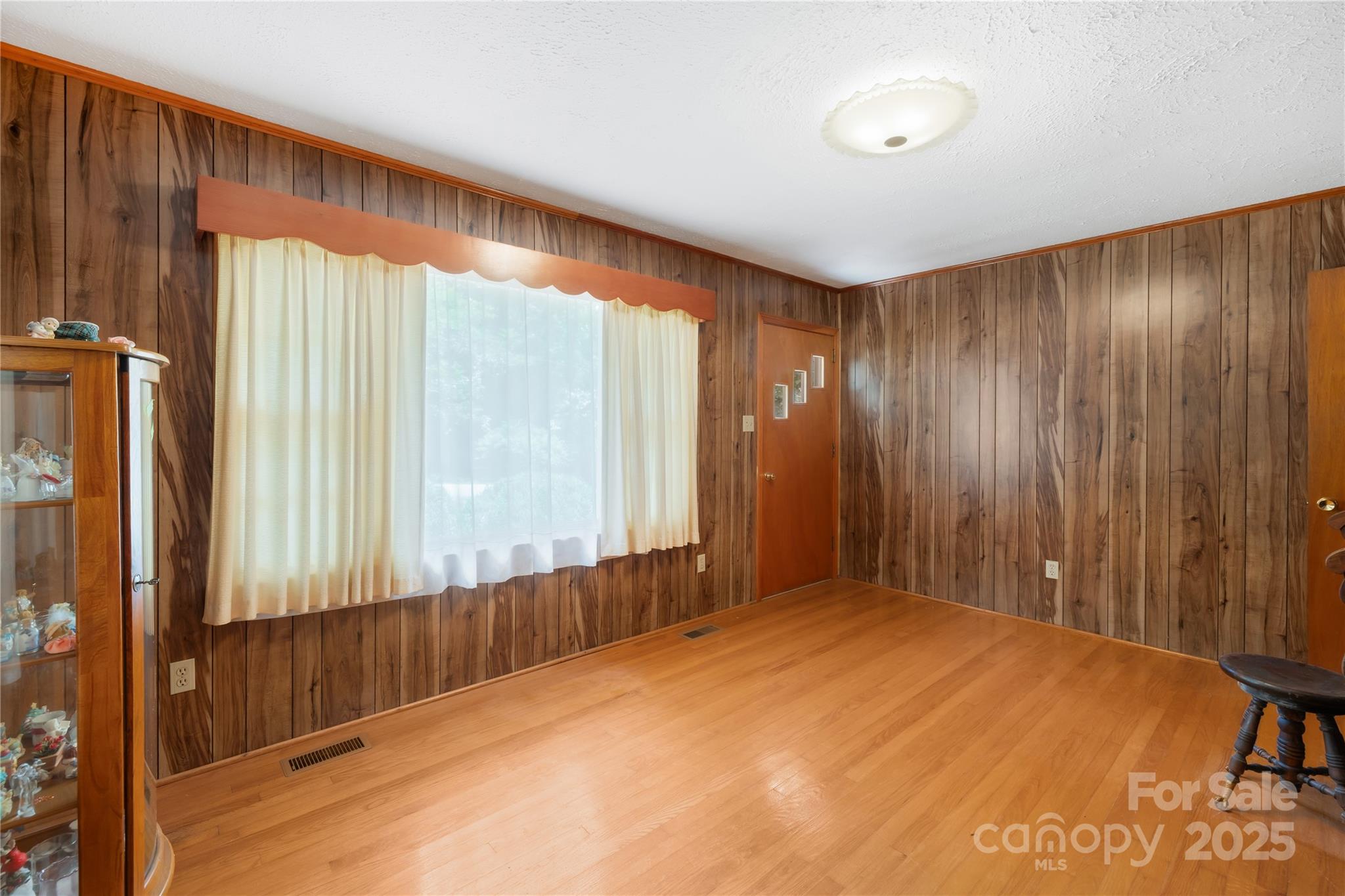 208 Lipe Road Property Photo 10