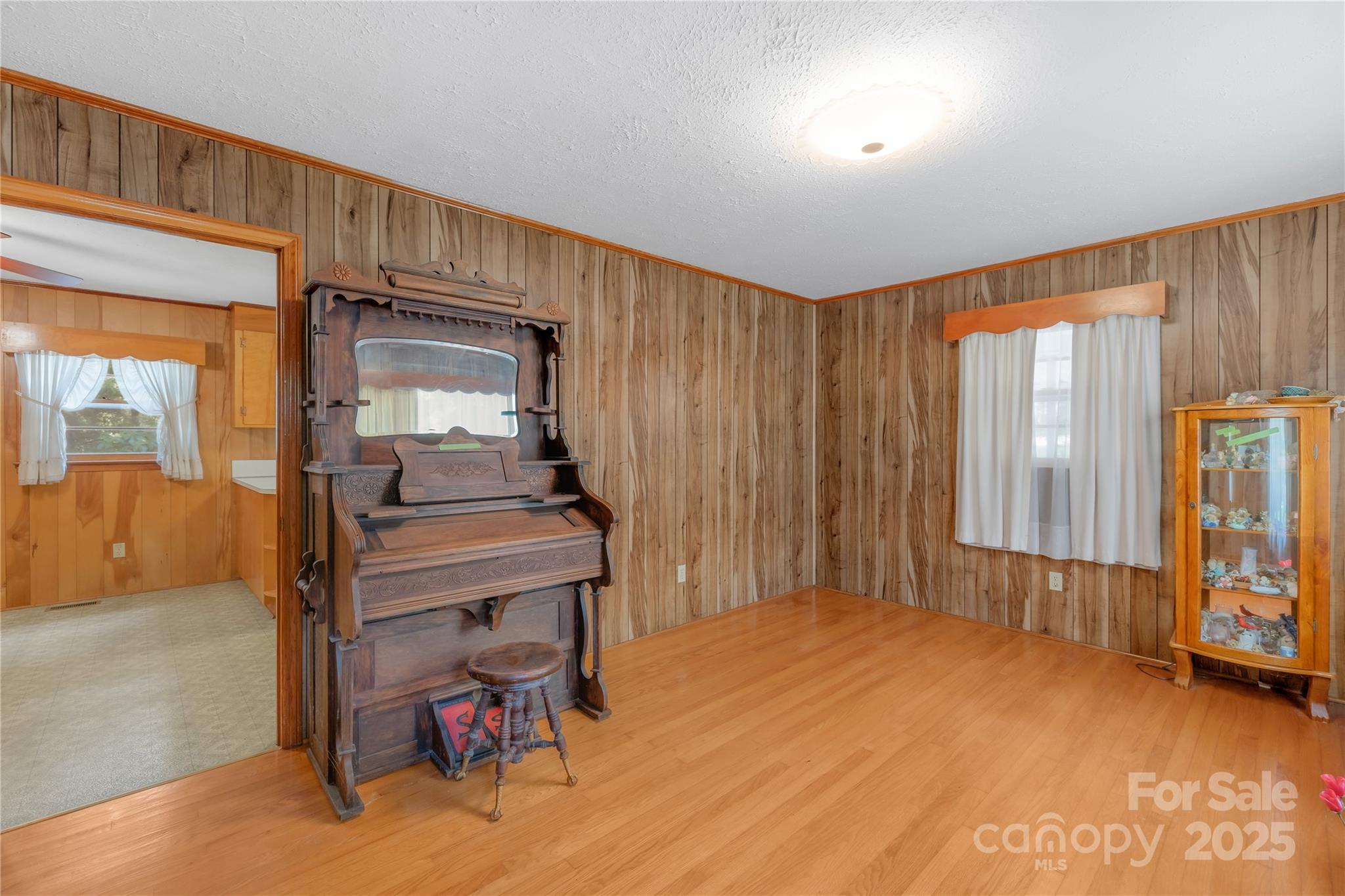 208 Lipe Road Property Photo 11