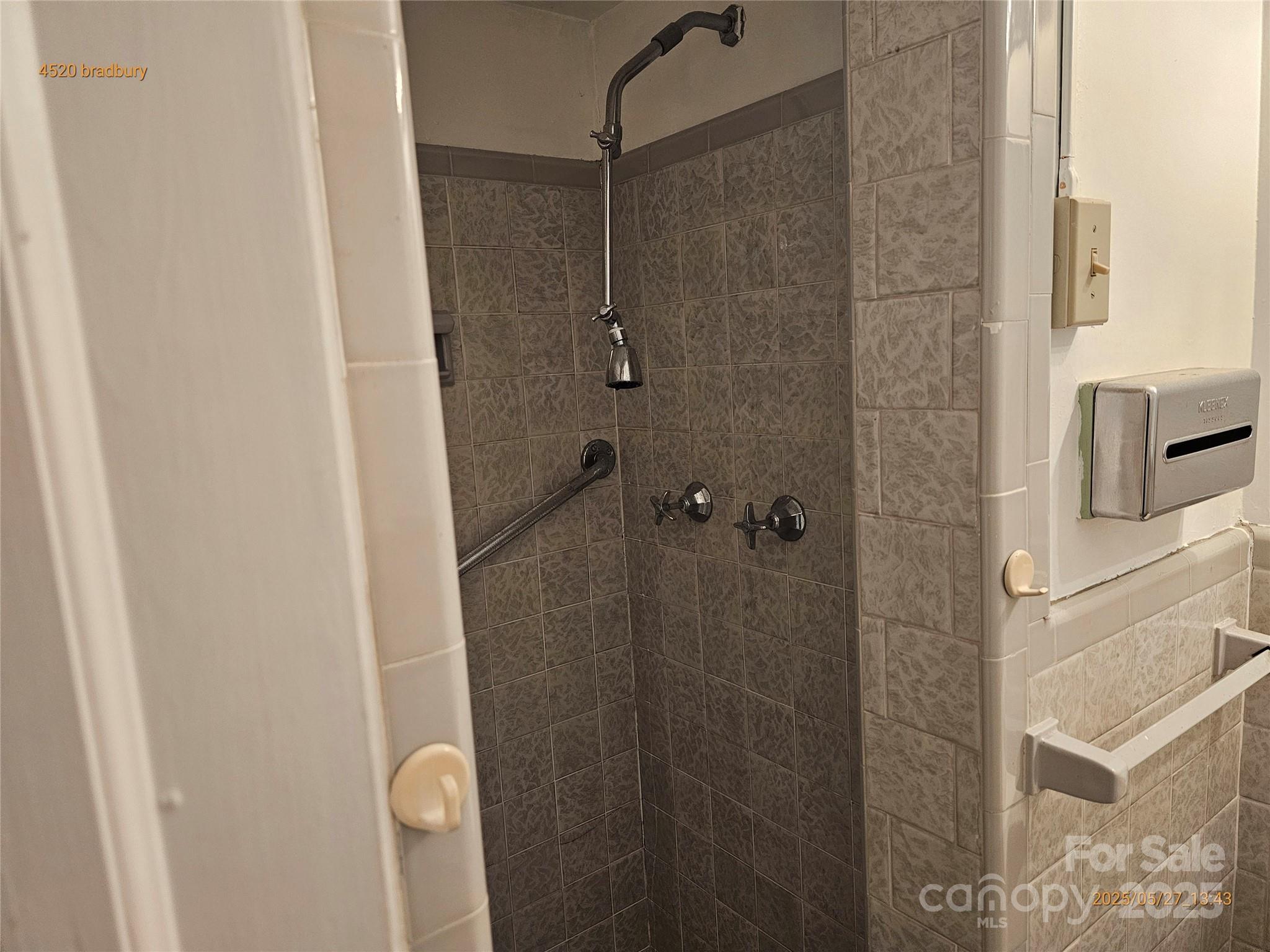 4520 Bradbury Drive Property Photo 5