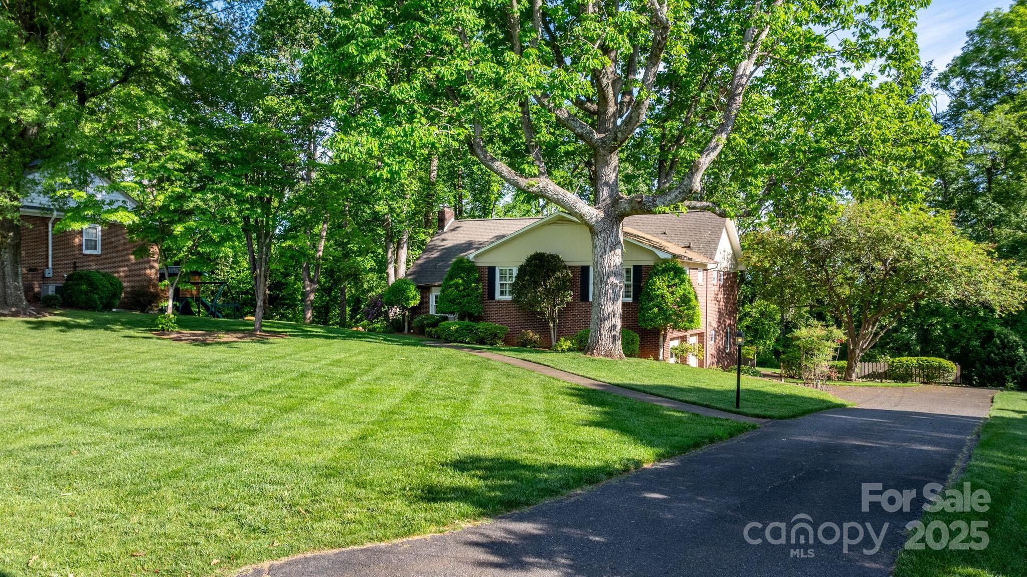 220 West Park Drive Property Photo 2