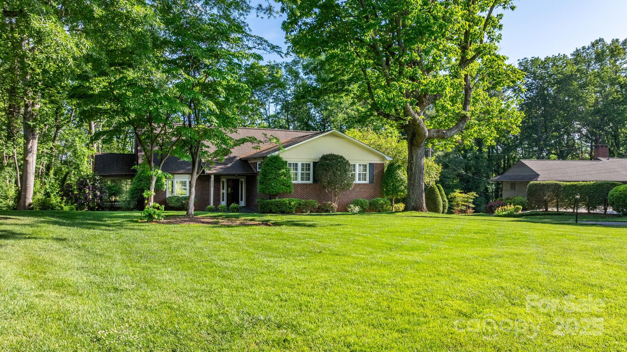 220 West Park Drive Property Photo 4