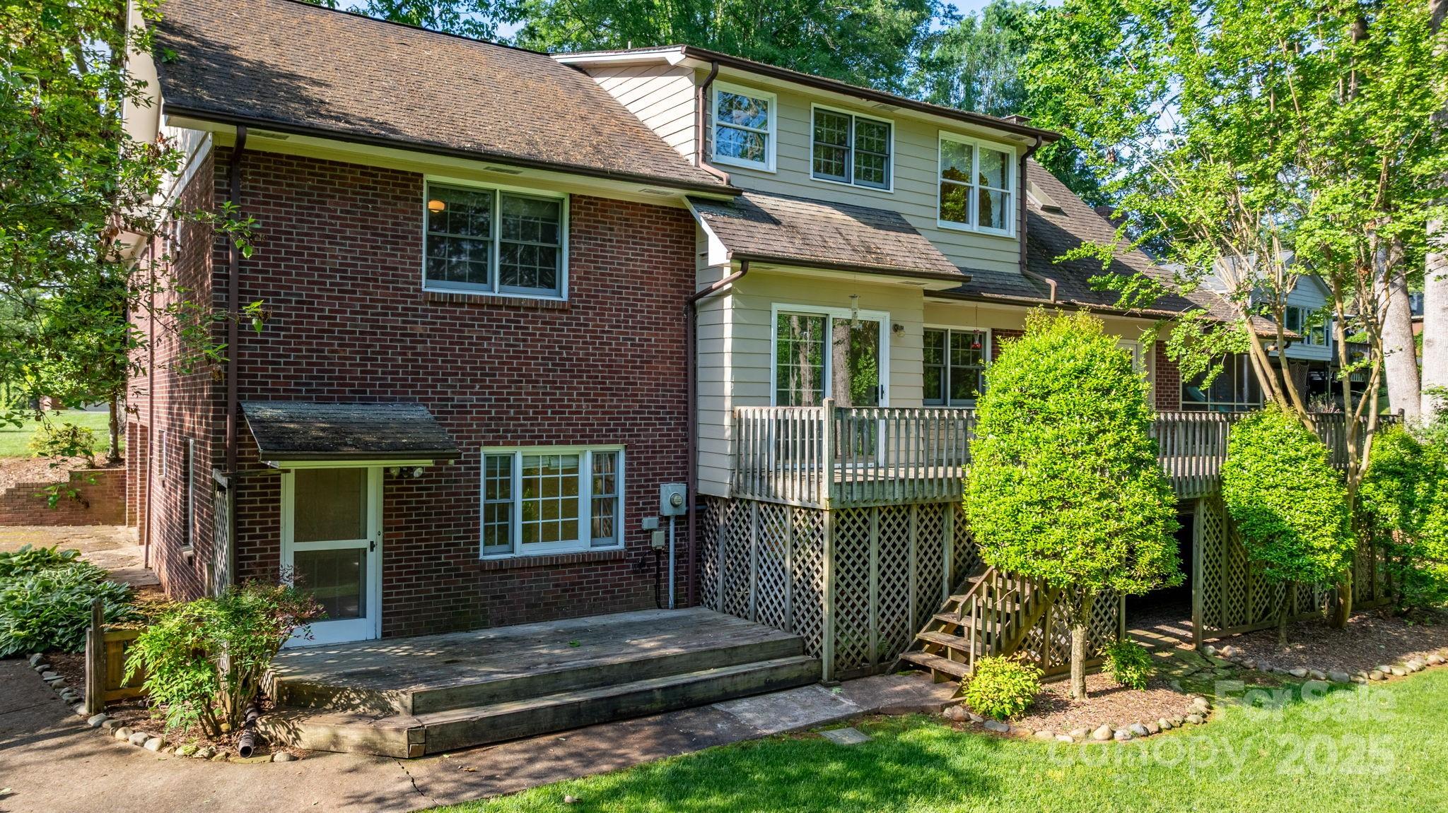 220 West Park Drive Property Photo 8