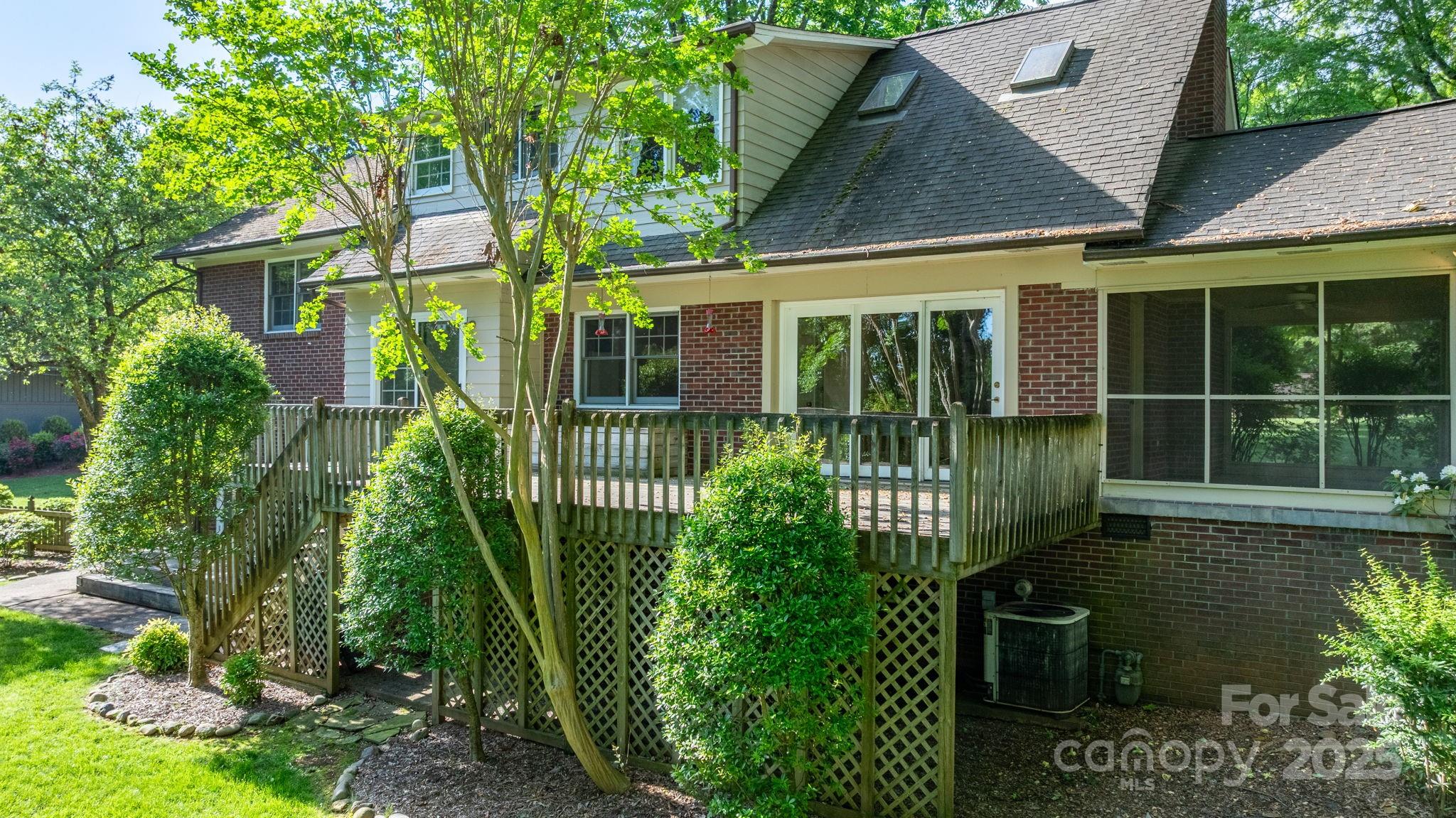 220 West Park Drive Property Photo 9