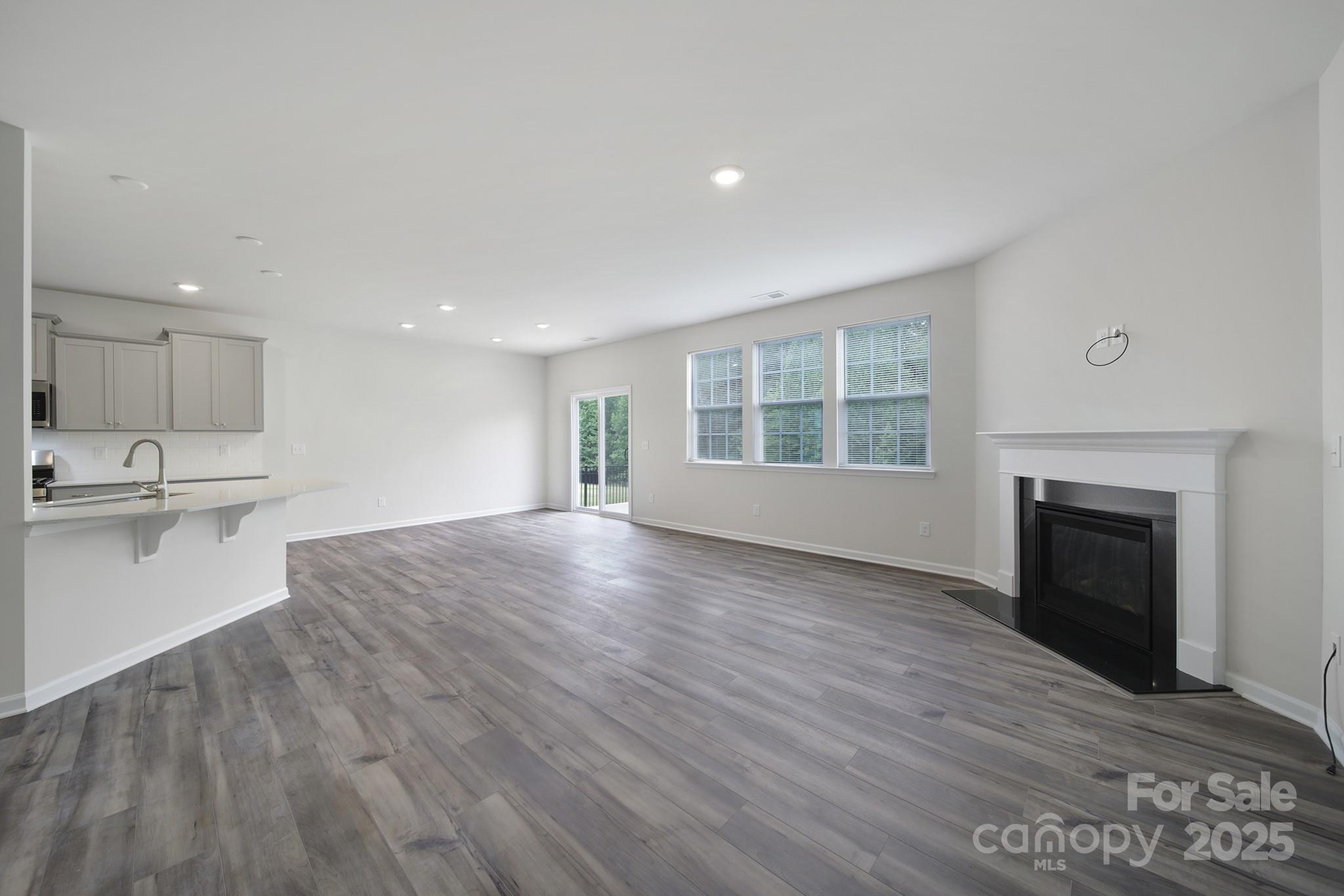 300 Kennerly Center Drive Property Photo 7