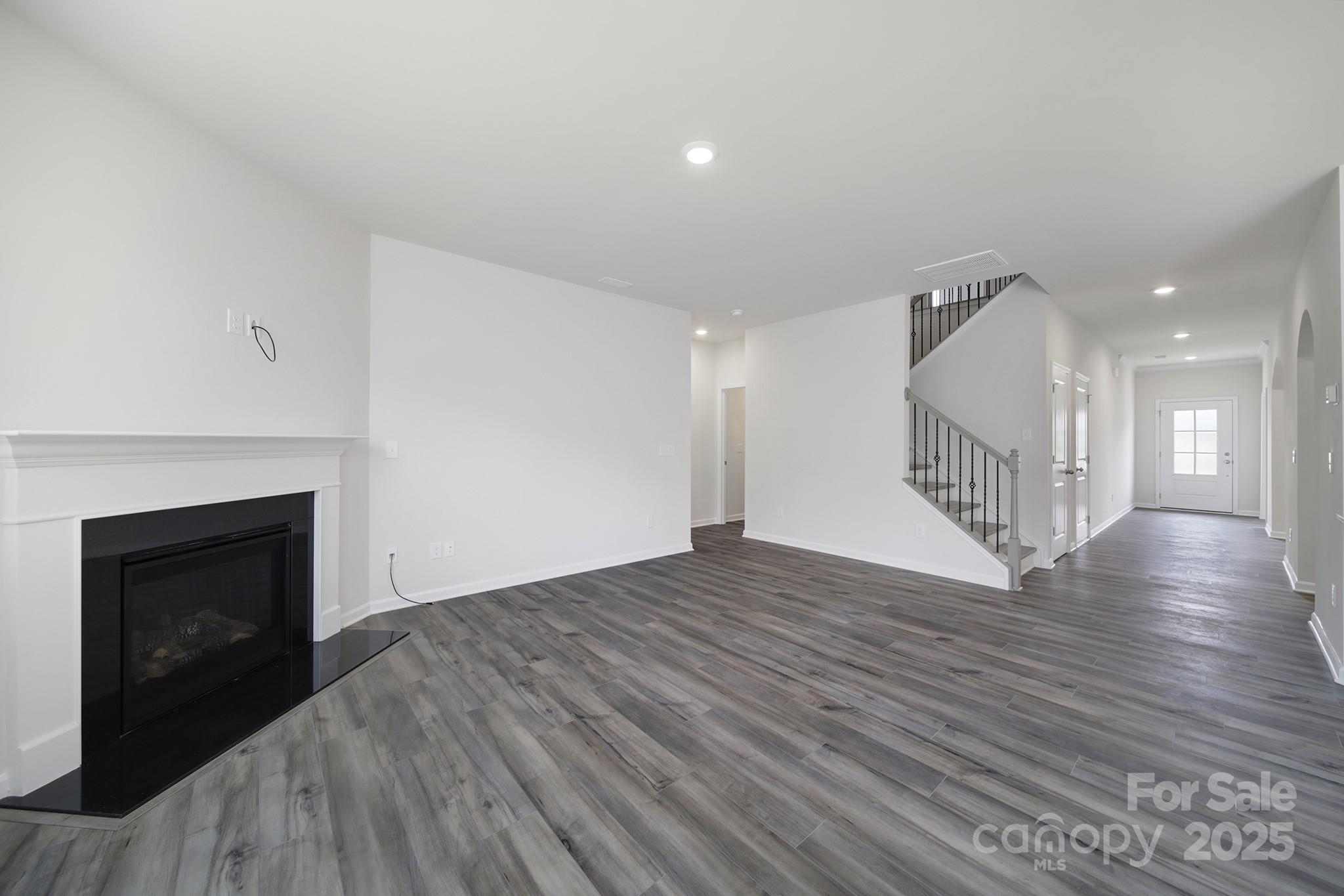 300 Kennerly Center Drive Property Photo 8
