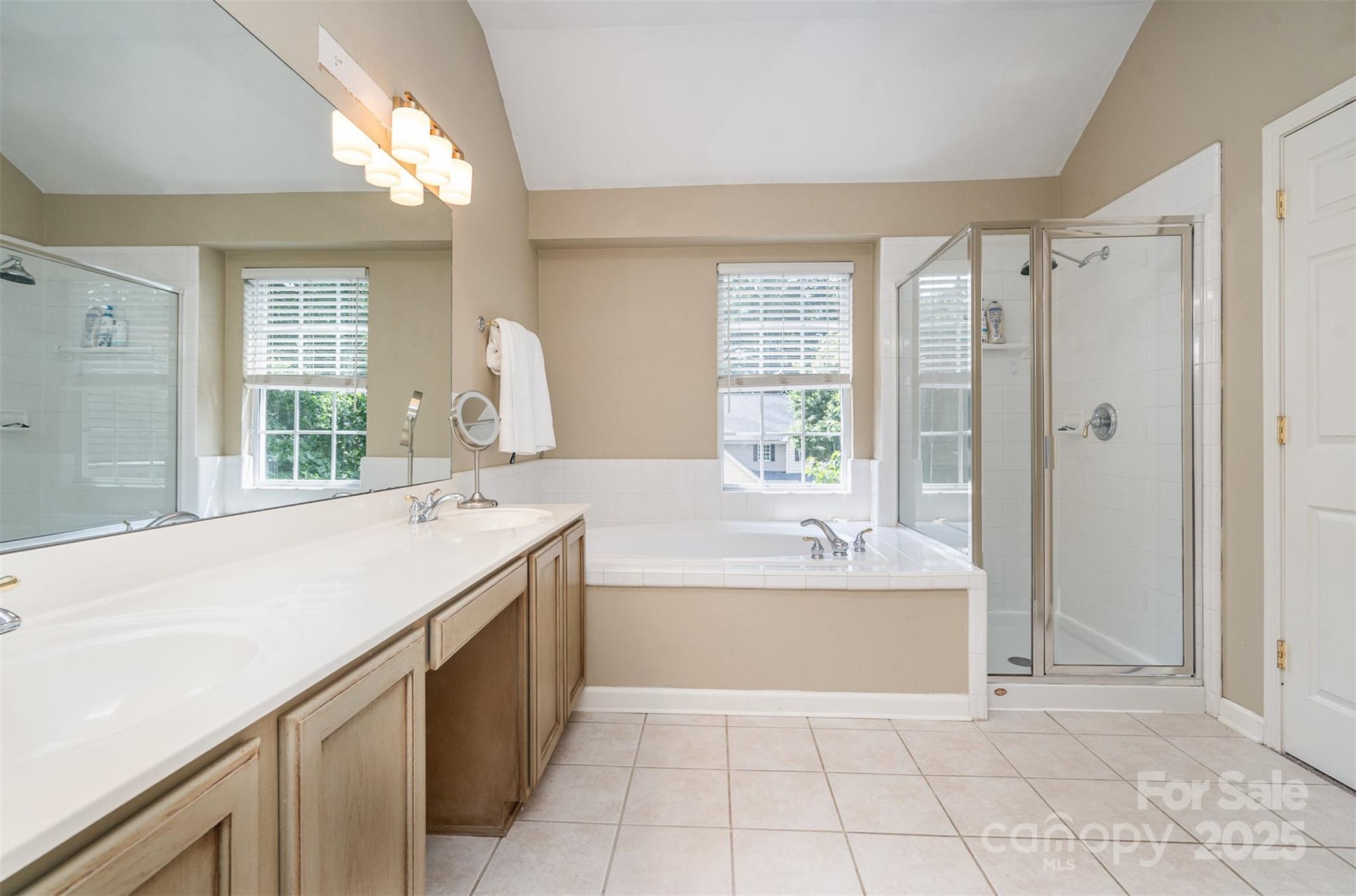 8256 Chatham Oaks Drive Property Photo 18