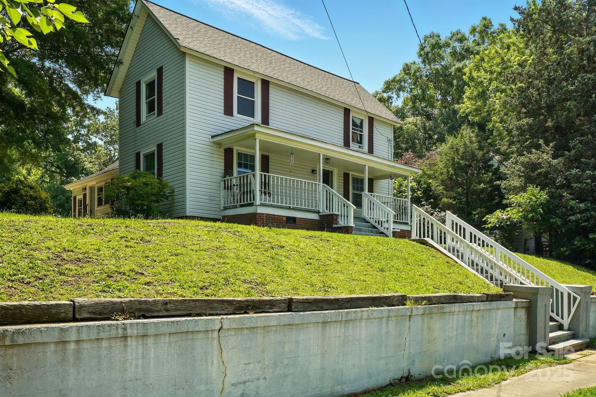 238 N Depot Street Property Photo 1