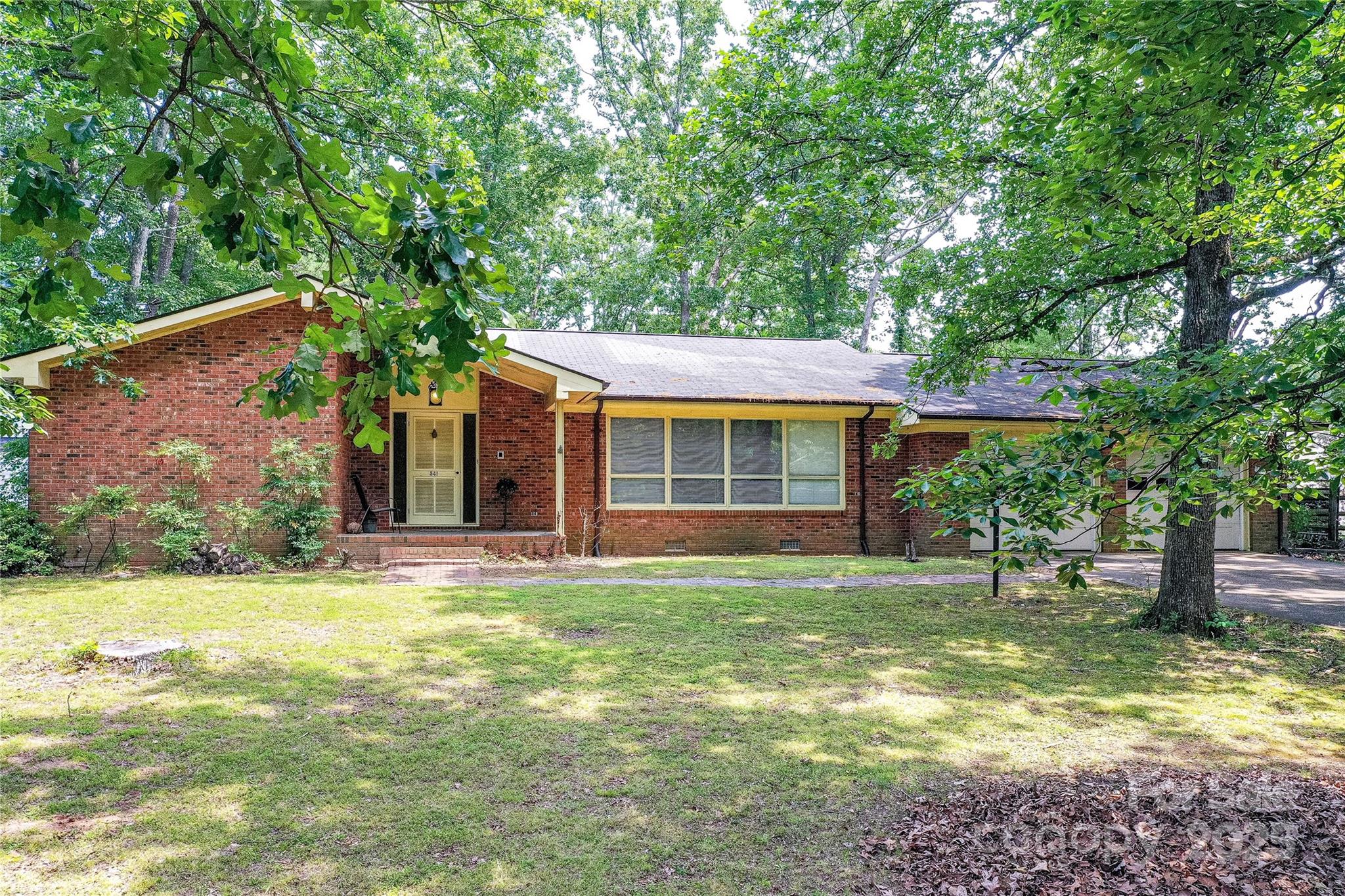 541 Greenway Street Property Photo 1