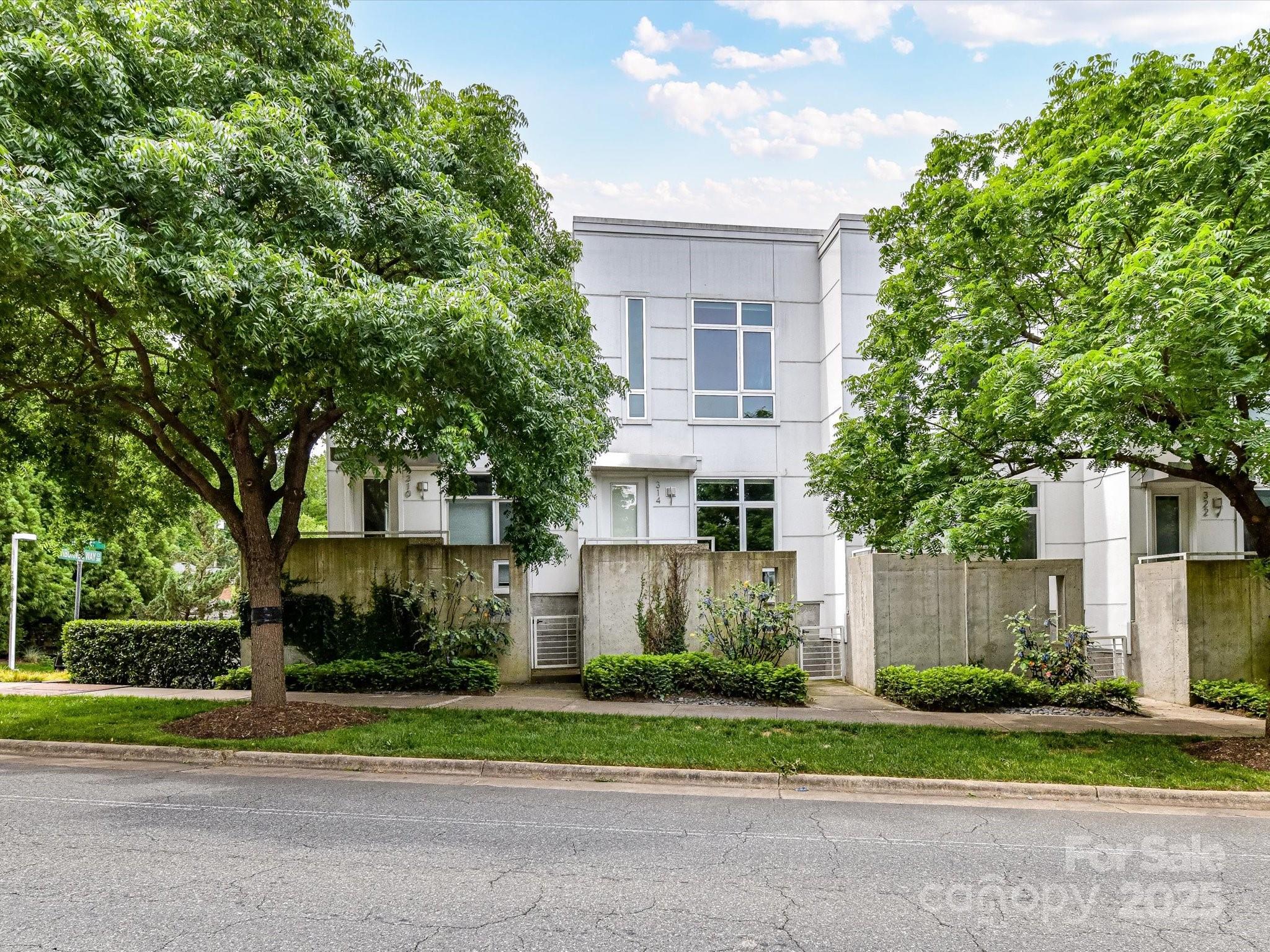 314 Viburnum Way Court Property Photo 2