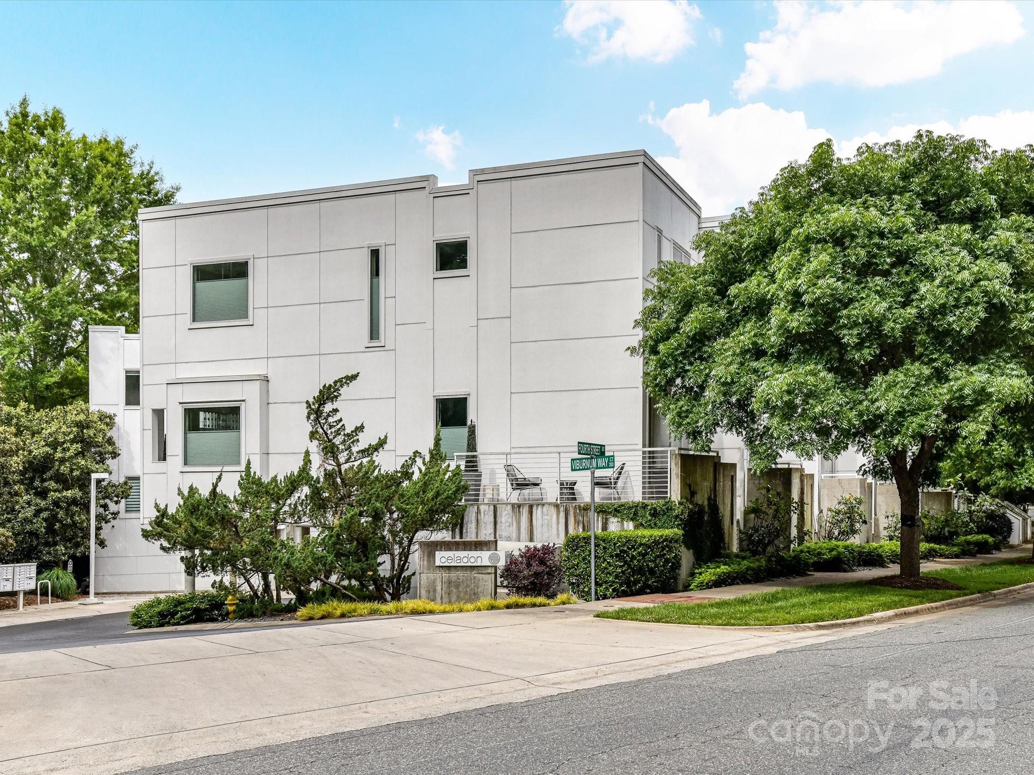 314 Viburnum Way Court Property Photo 4