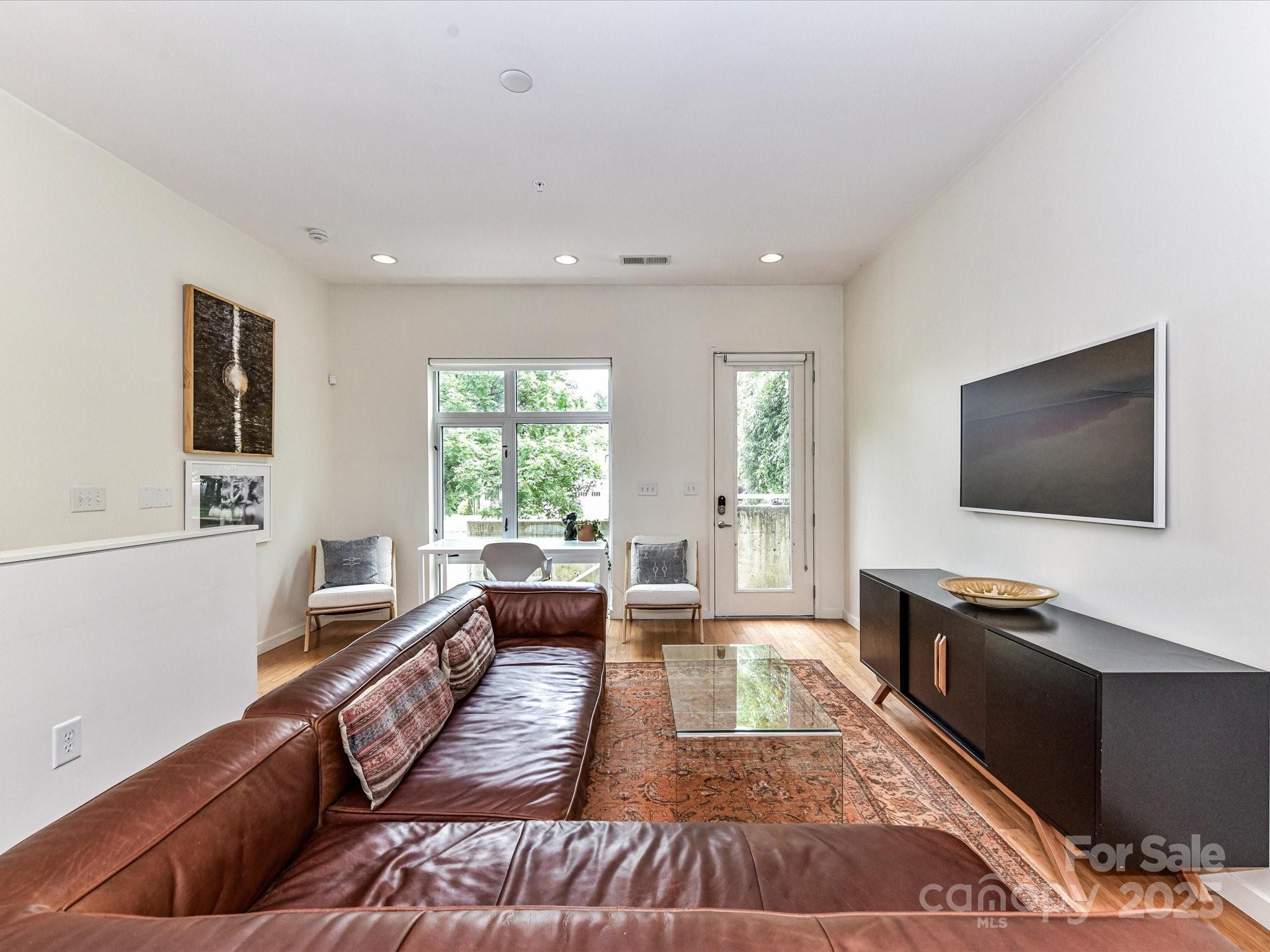 314 Viburnum Way Court Property Photo 8