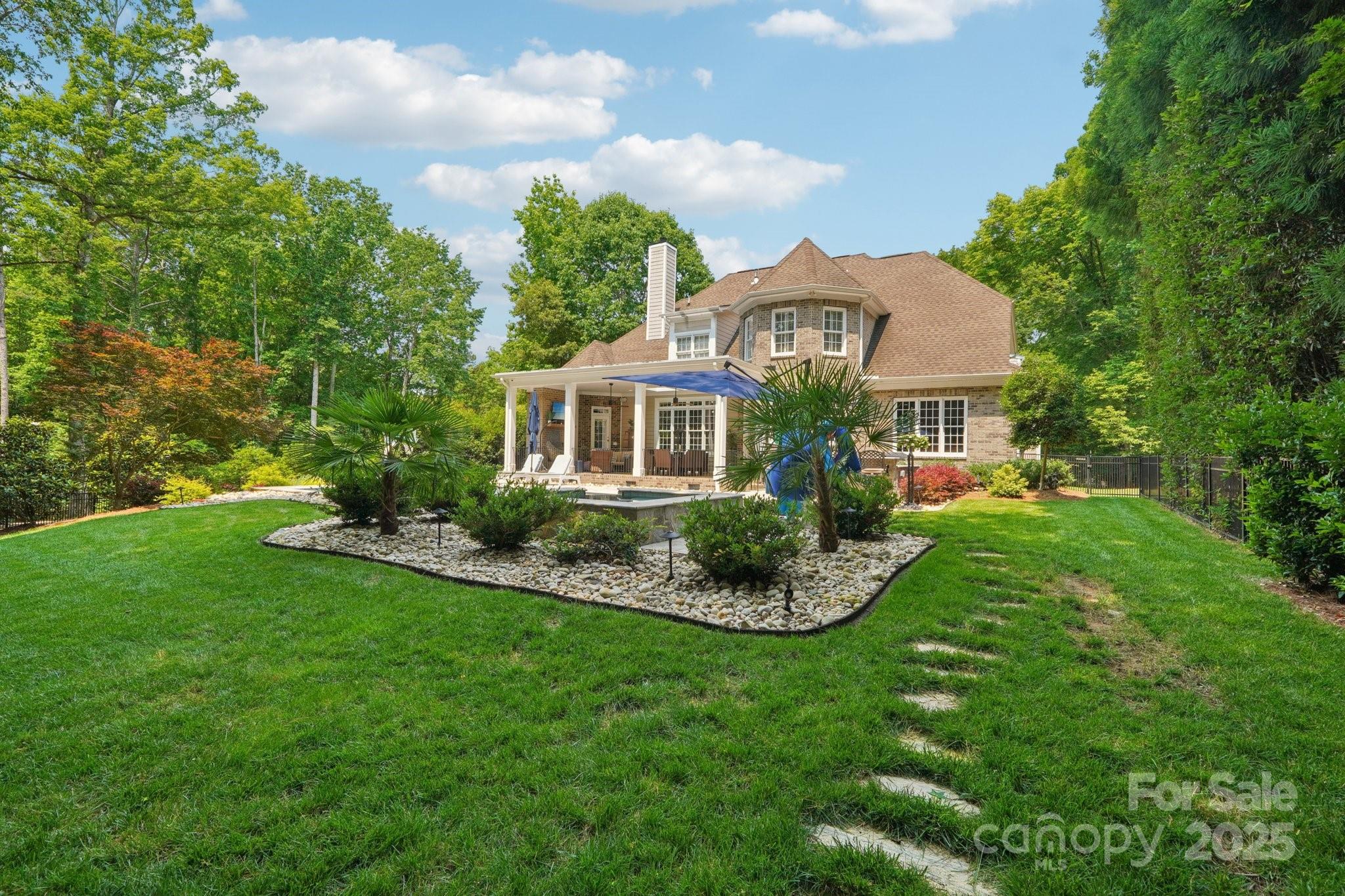 3327 Lakeside Drive Property Photo 1