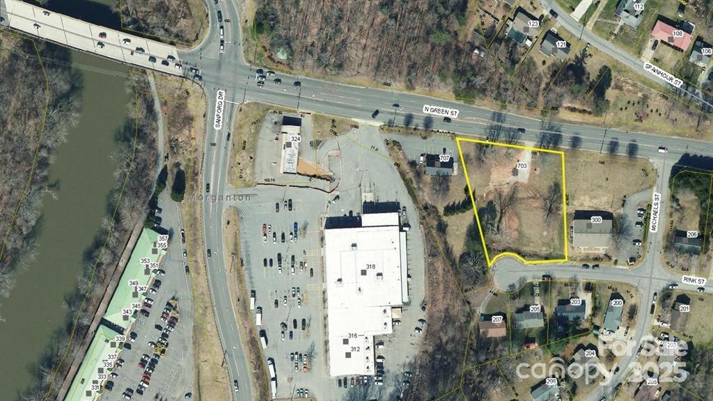 703 N Green Street Property Photo 1